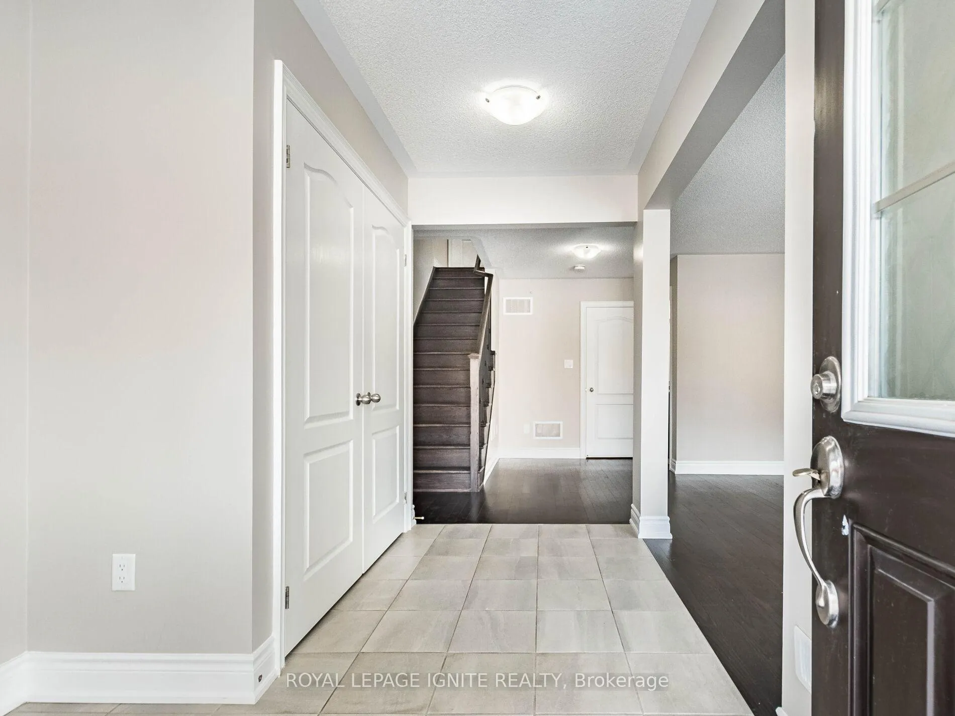Photo 2 of 15 Temple Manor Road, Brampton, Bram West — HOMEH