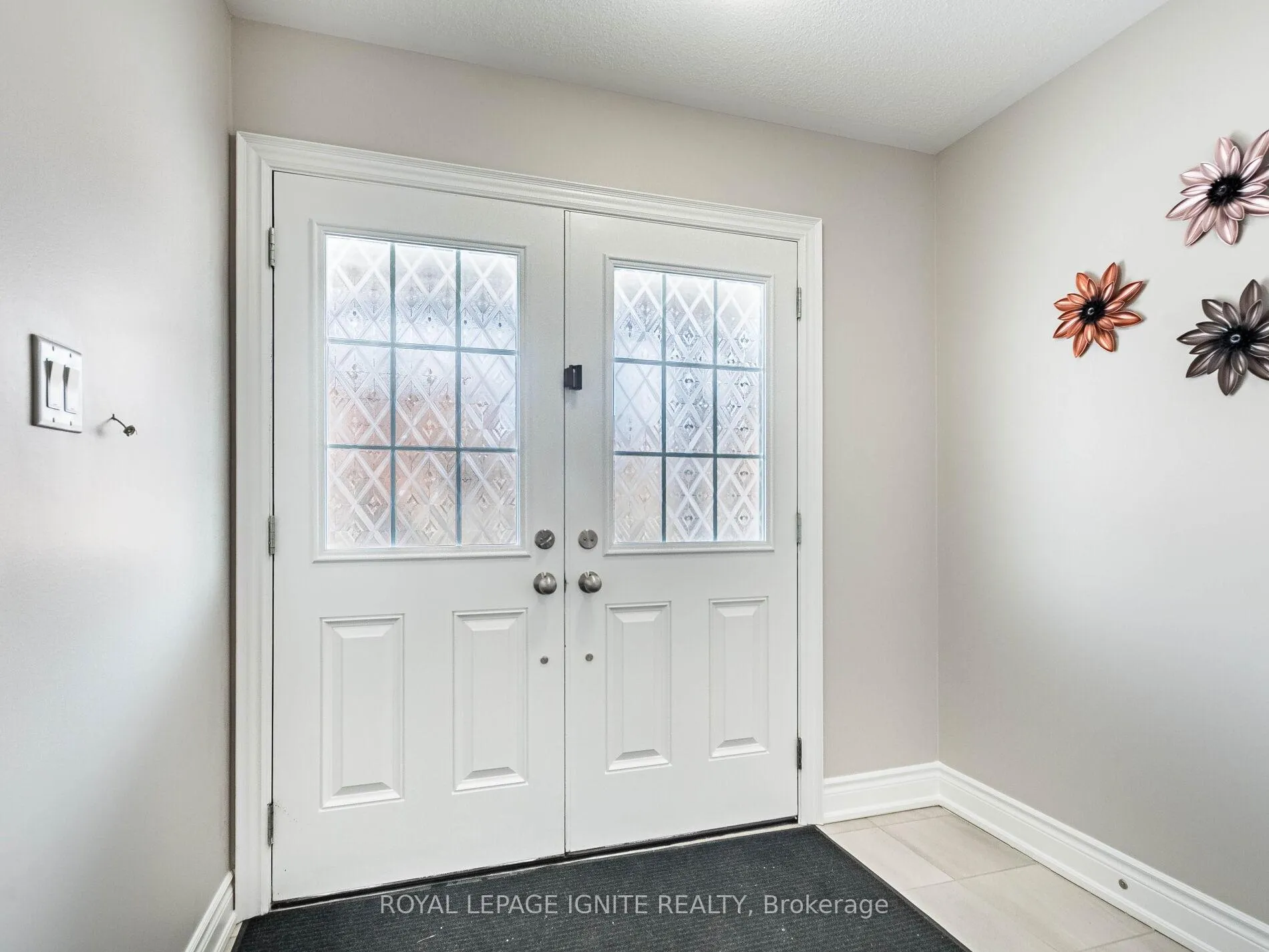 Photo 4 of 15 Temple Manor Road, Brampton, Bram West — HOMEH