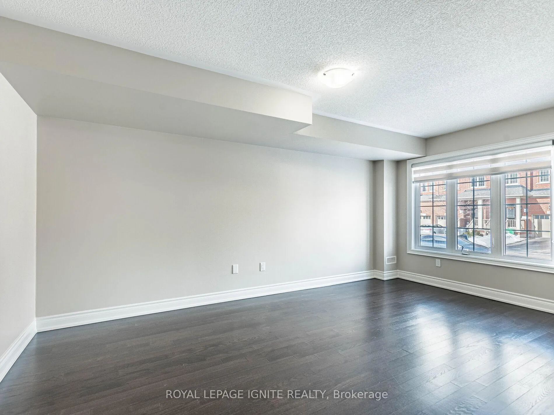 Photo 8 of 15 Temple Manor Road, Brampton, Bram West — HOMEH