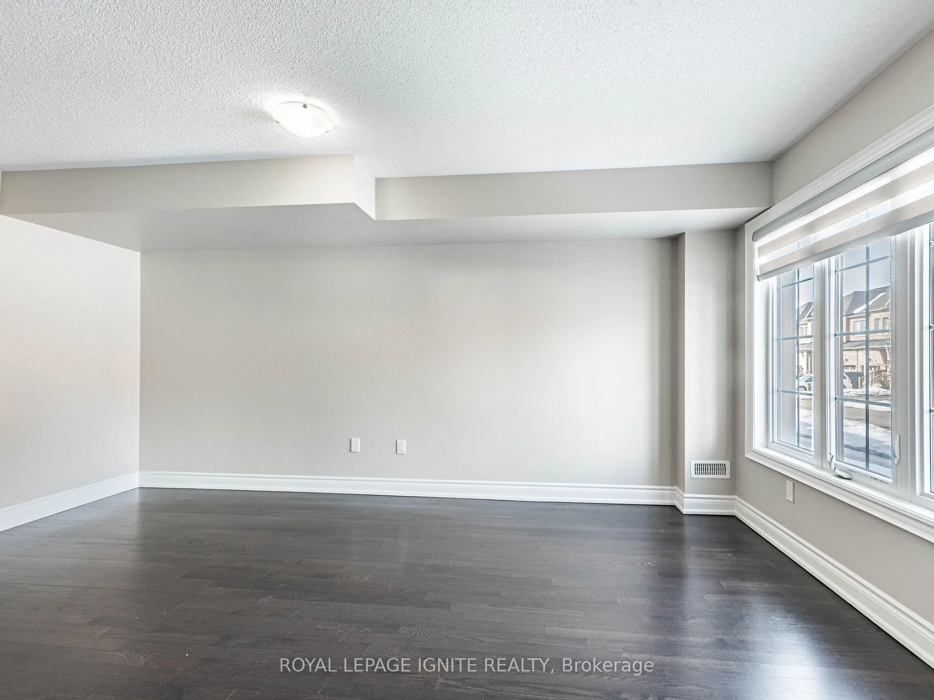 Photo 11 of 15 Temple Manor Road, Brampton, Bram West — HOMEH