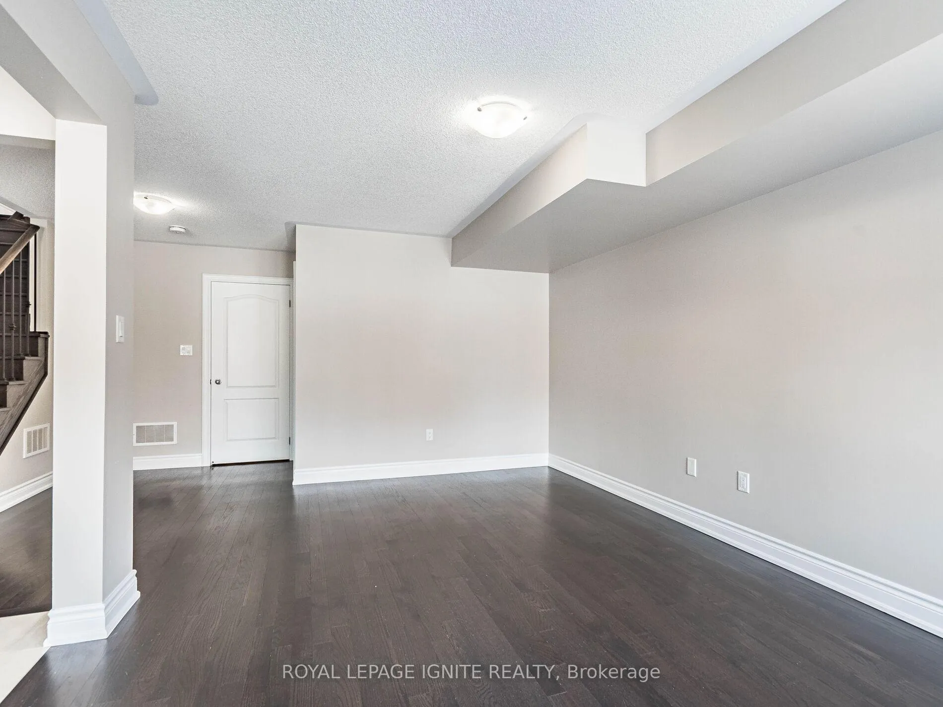Photo 12 of 15 Temple Manor Road, Brampton, Bram West — HOMEH