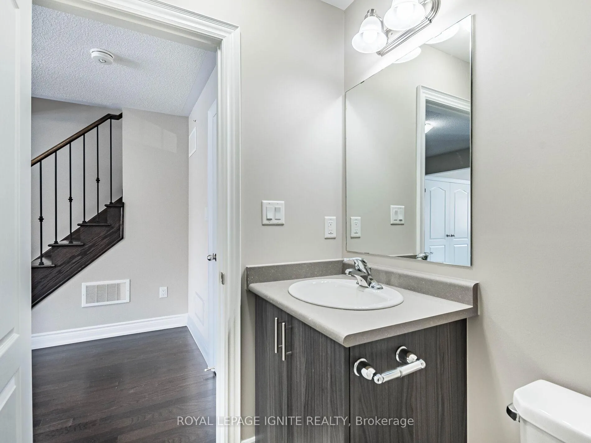Photo 13 of 15 Temple Manor Road, Brampton, Bram West — HOMEH