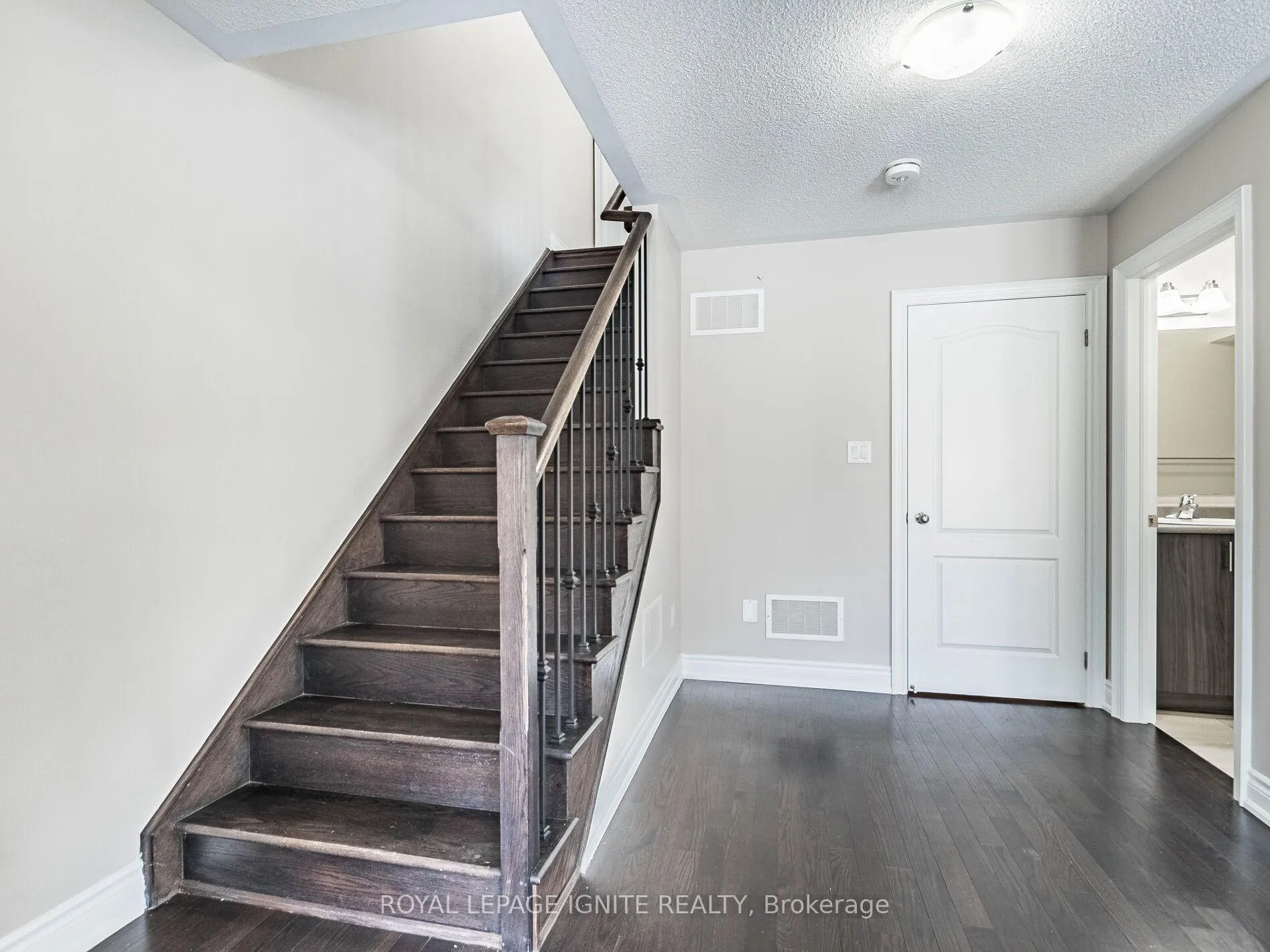 Photo 16 of 15 Temple Manor Road, Brampton, Bram West — HOMEH