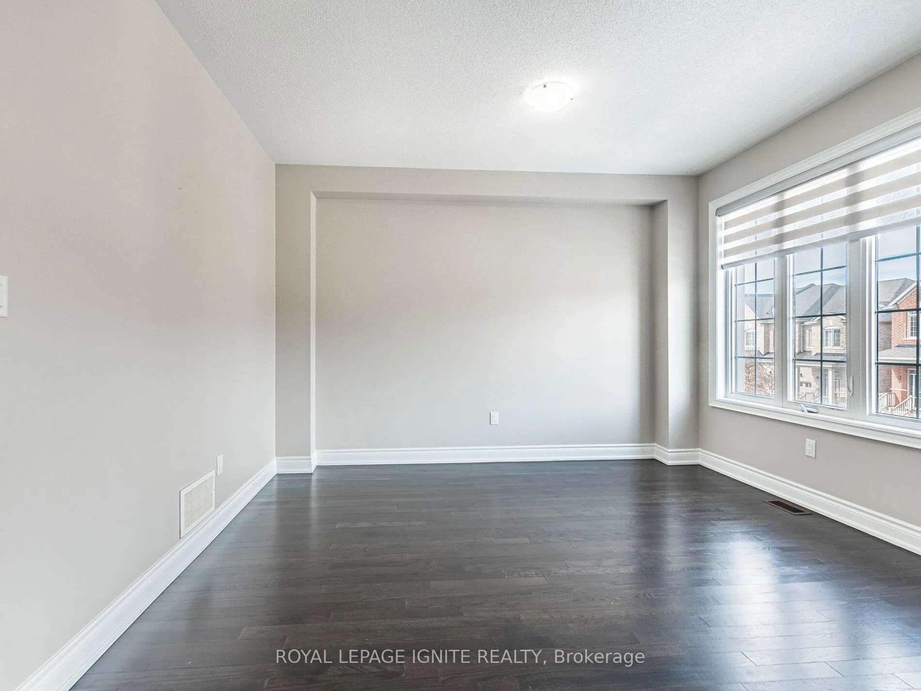Photo 23 of 15 Temple Manor Road, Brampton, Bram West — HOMEH