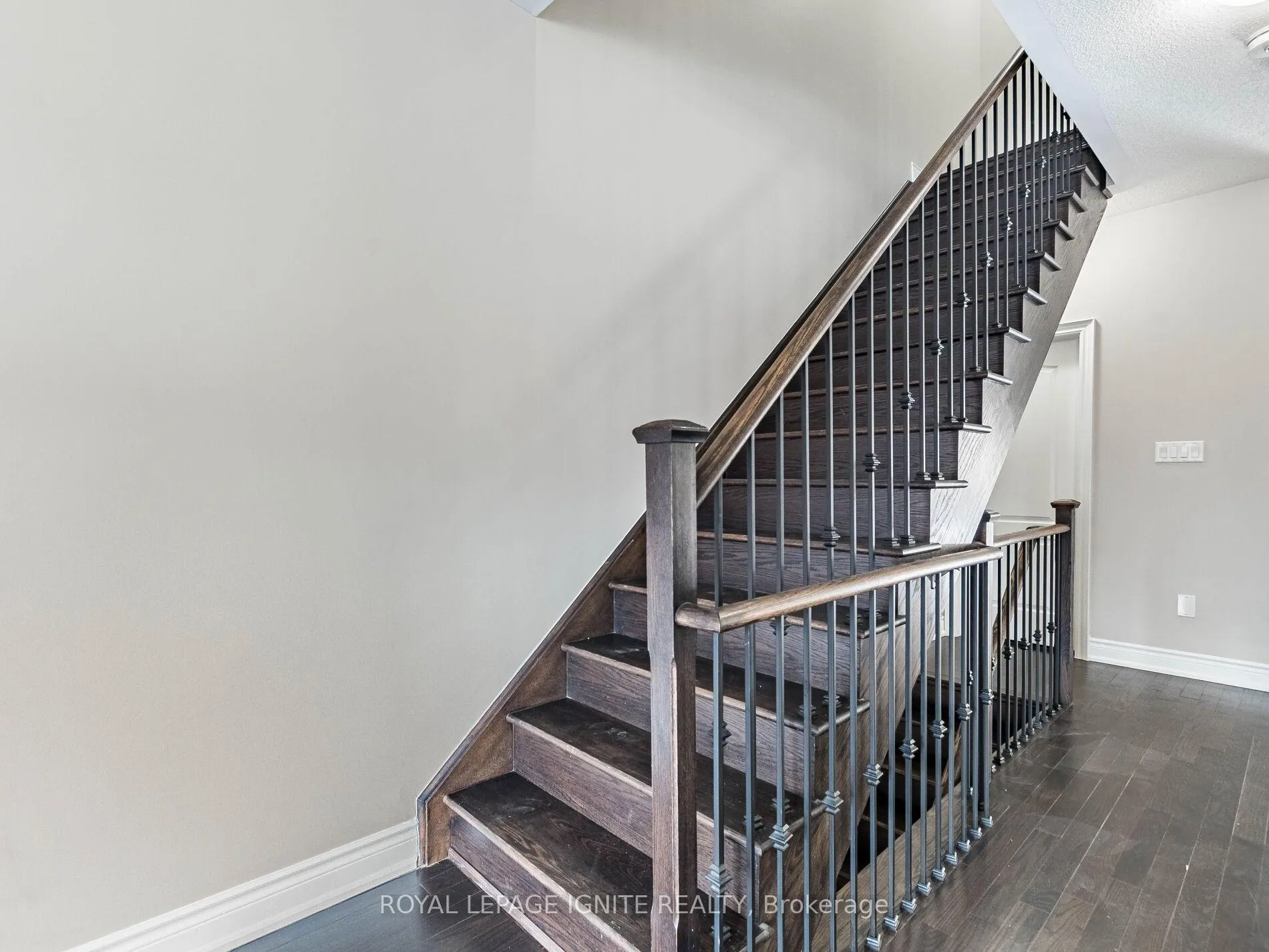 Photo 26 of 15 Temple Manor Road, Brampton, Bram West — HOMEH