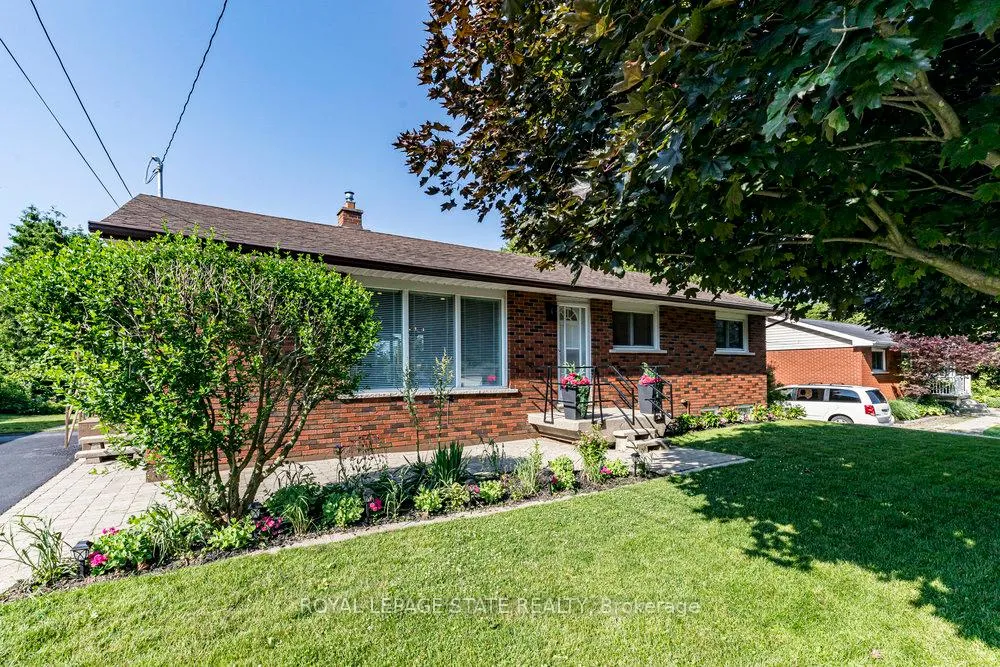 Photo 1 of 8477 Dickenson Road E, Hamilton, Rural Glanbrook — HOMEH