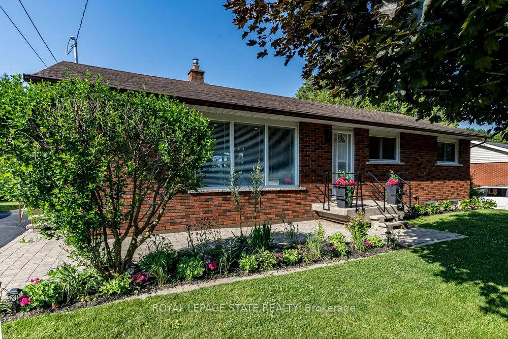 Photo 2 of 8477 Dickenson Road E, Hamilton, Rural Glanbrook — HOMEH