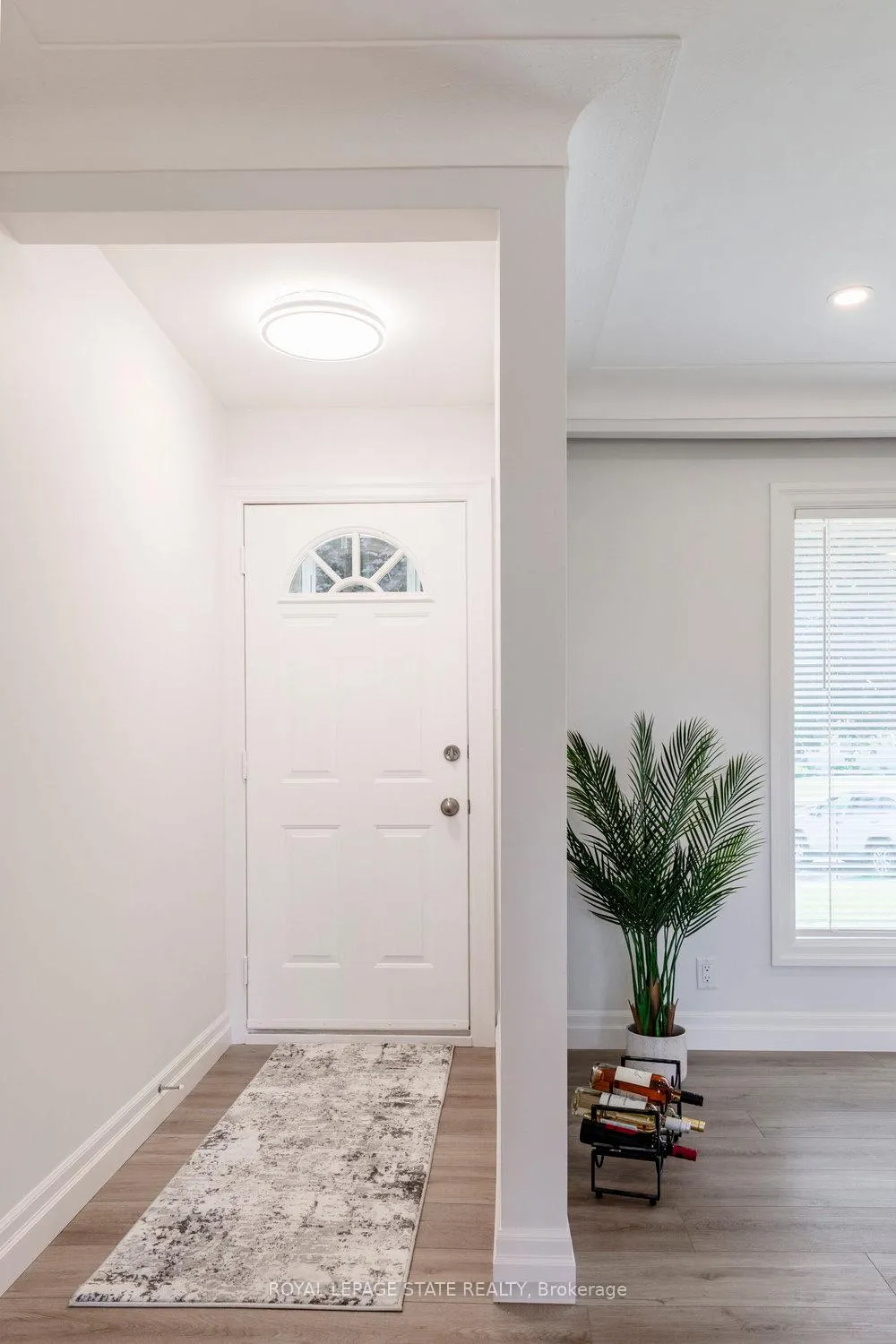 Photo 3 of 8477 Dickenson Road E, Hamilton, Rural Glanbrook — HOMEH