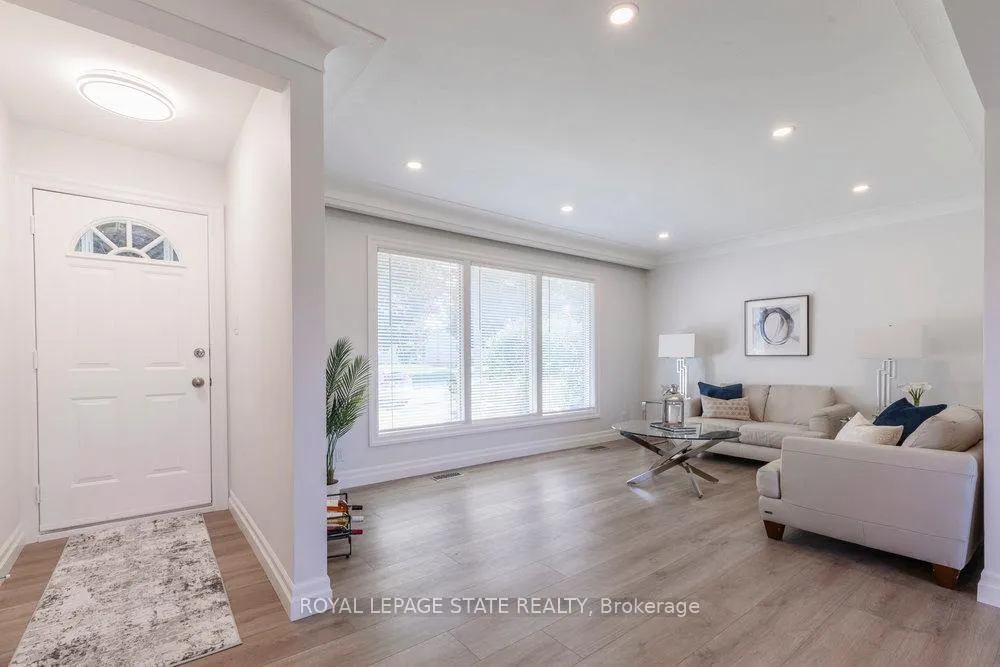 Photo 4 of 8477 Dickenson Road E, Hamilton, Rural Glanbrook — HOMEH