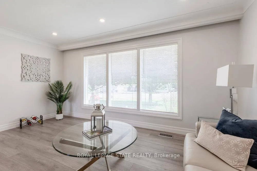 Photo 5 of 8477 Dickenson Road E, Hamilton, Rural Glanbrook — HOMEH
