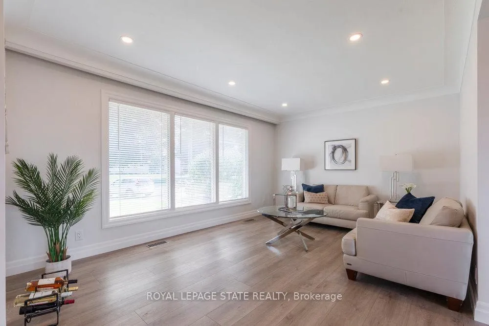 Photo 6 of 8477 Dickenson Road E, Hamilton, Rural Glanbrook — HOMEH