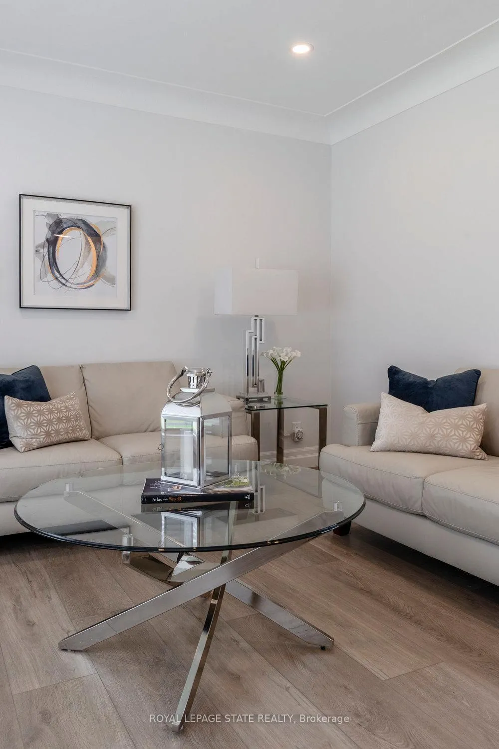 Photo 9 of 8477 Dickenson Road E, Hamilton, Rural Glanbrook — HOMEH
