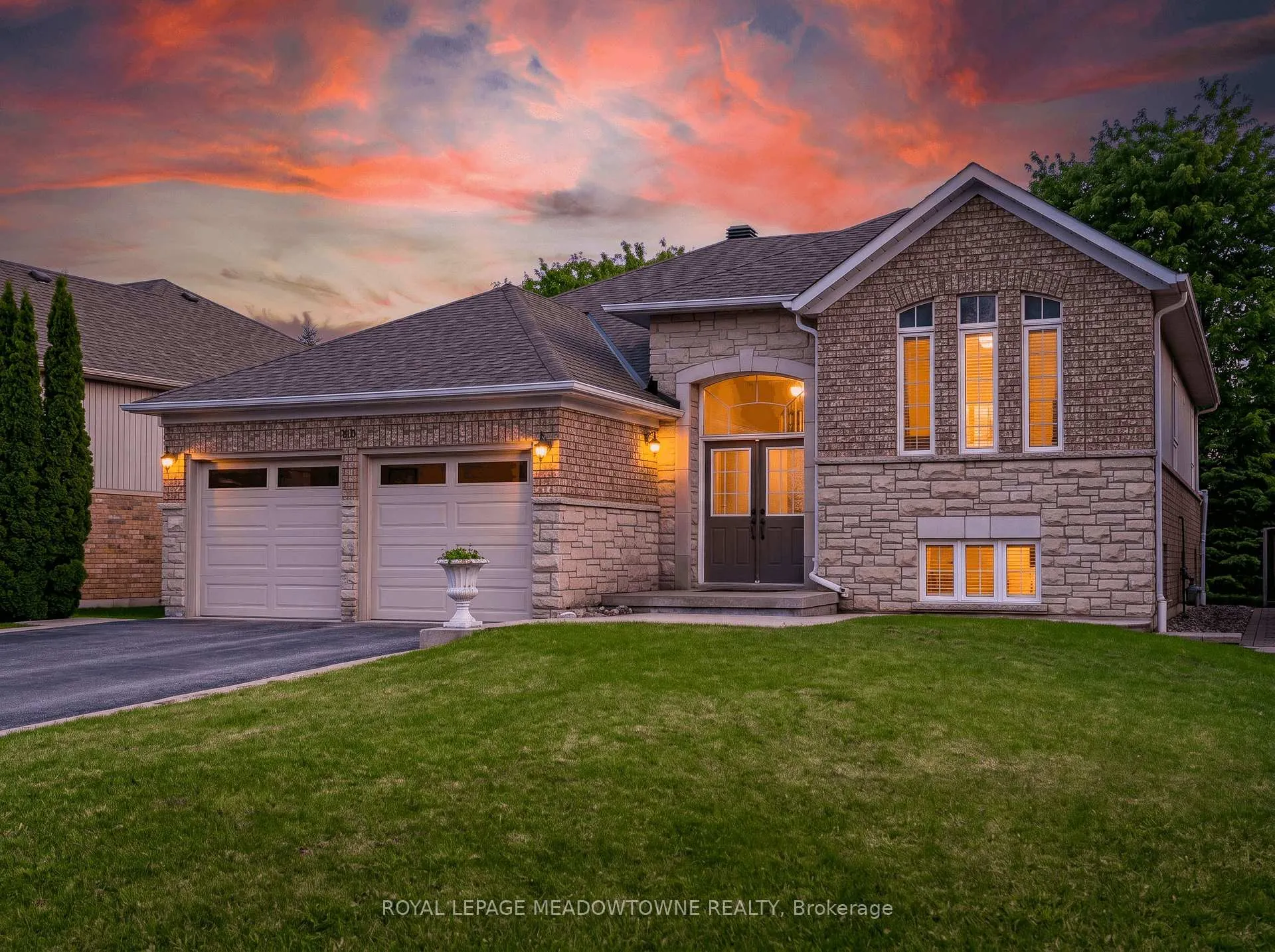 Photo 1 of 30 Cranberry Heights, Wasaga Beach — HOMEH