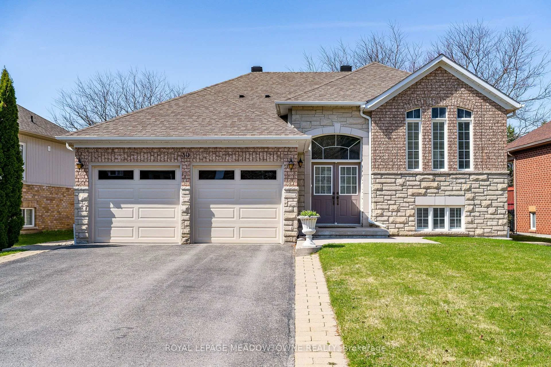 Photo 4 of 30 Cranberry Heights, Wasaga Beach — HOMEH