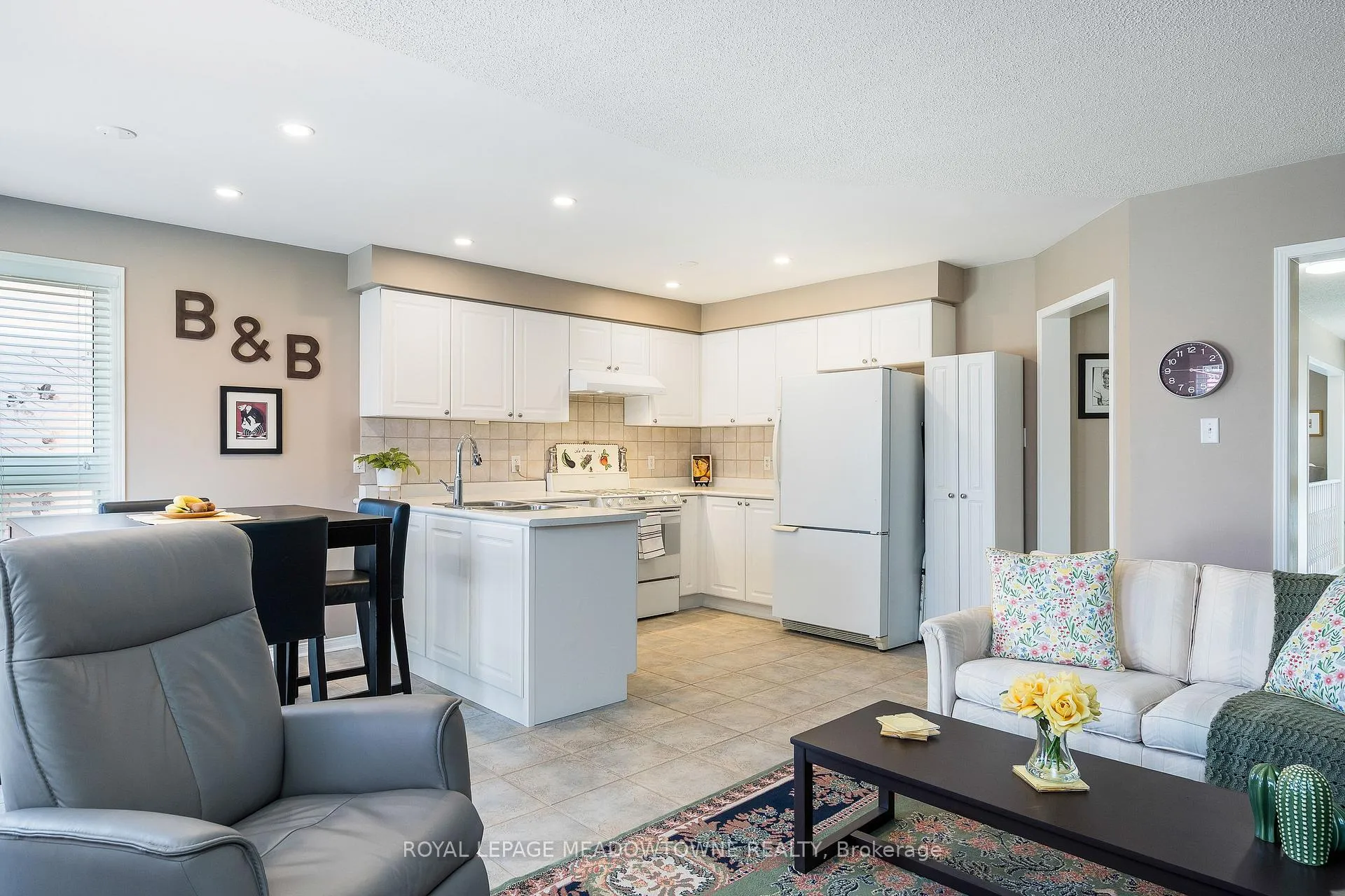 Photo 16 of 30 Cranberry Heights, Wasaga Beach — HOMEH