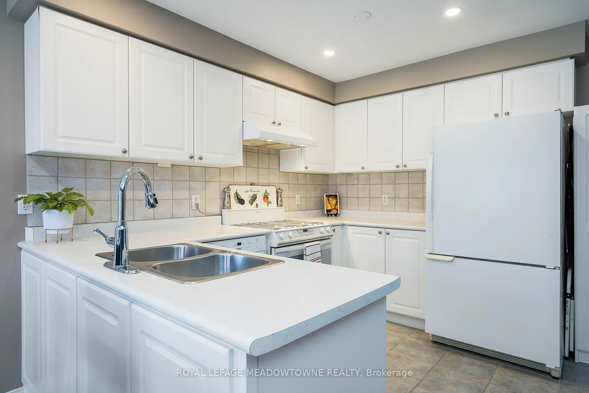 Photo 18 of 30 Cranberry Heights, Wasaga Beach — HOMEH