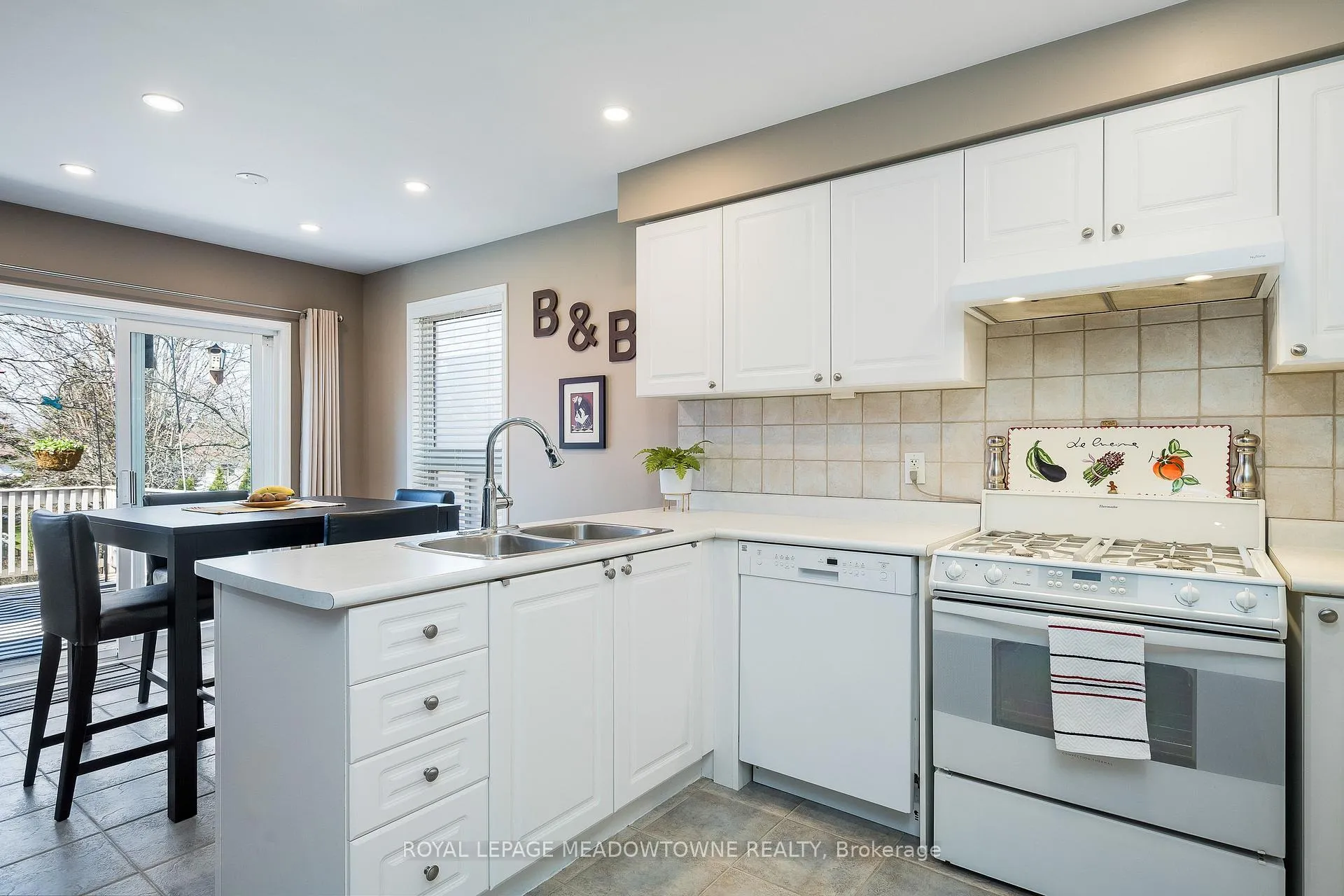 Photo 19 of 30 Cranberry Heights, Wasaga Beach — HOMEH