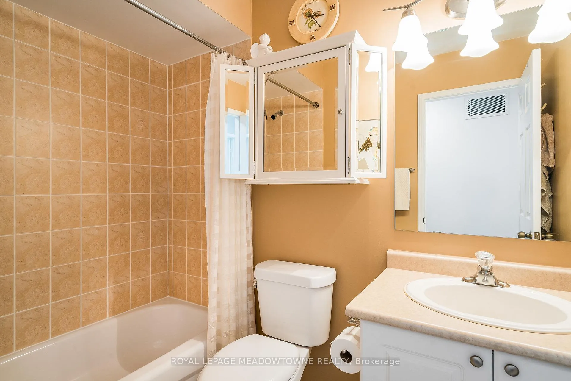 Photo 22 of 30 Cranberry Heights, Wasaga Beach — HOMEH