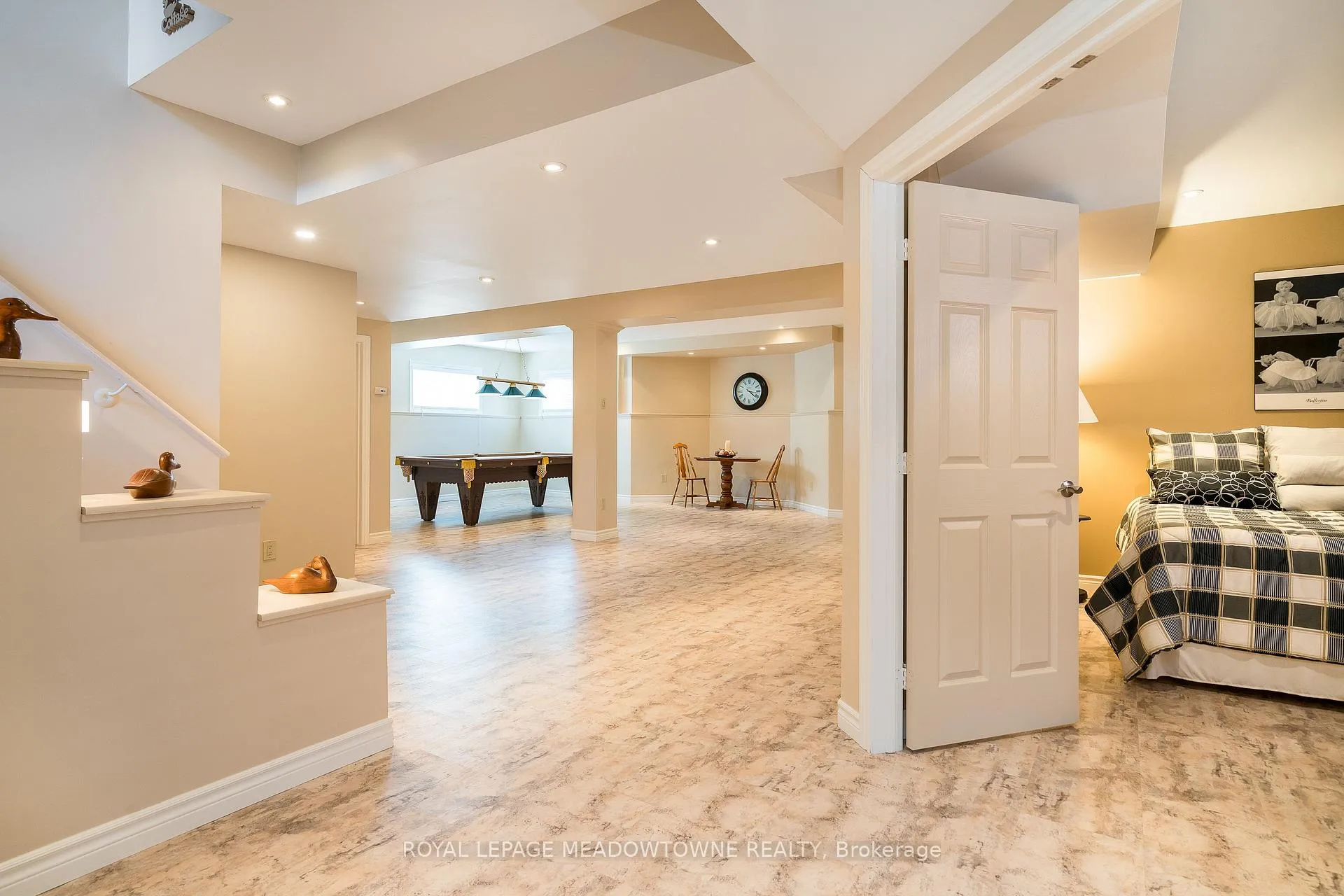 Photo 31 of 30 Cranberry Heights, Wasaga Beach — HOMEH