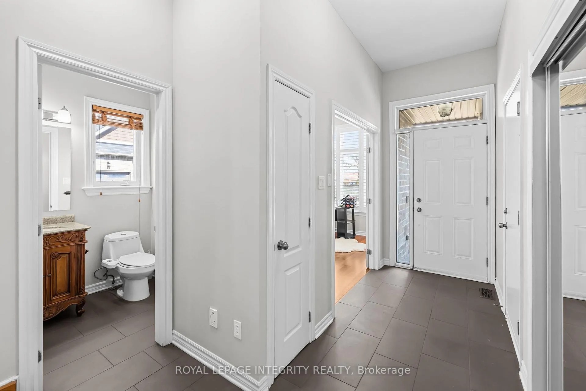 Photo 4 of 27 Orange Blossom Private, Ottawa, Blossom Park/Leitrim — HOMEH