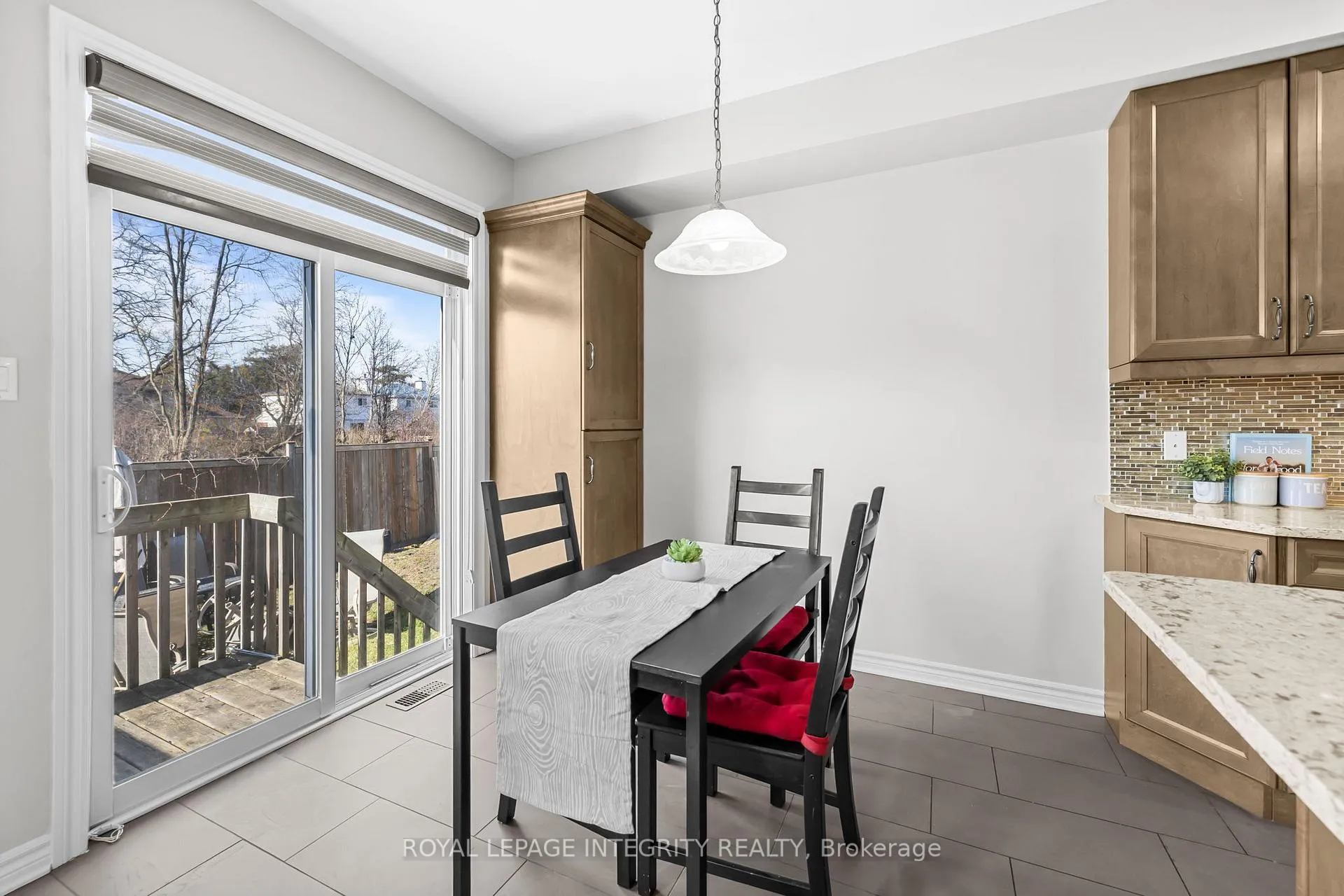 Photo 13 of 27 Orange Blossom Private, Ottawa, Blossom Park/Leitrim — HOMEH