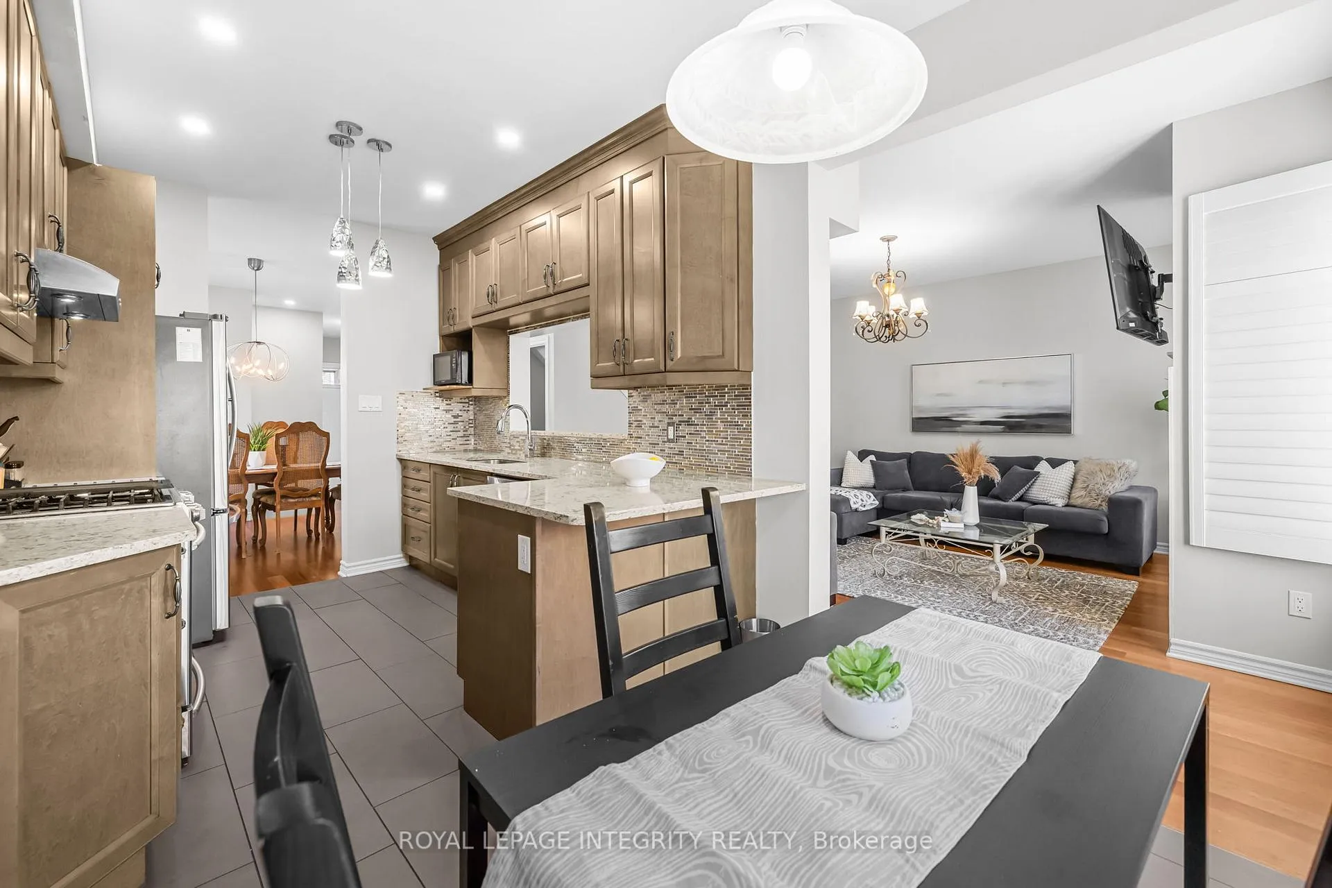 Photo 15 of 27 Orange Blossom Private, Ottawa, Blossom Park/Leitrim — HOMEH