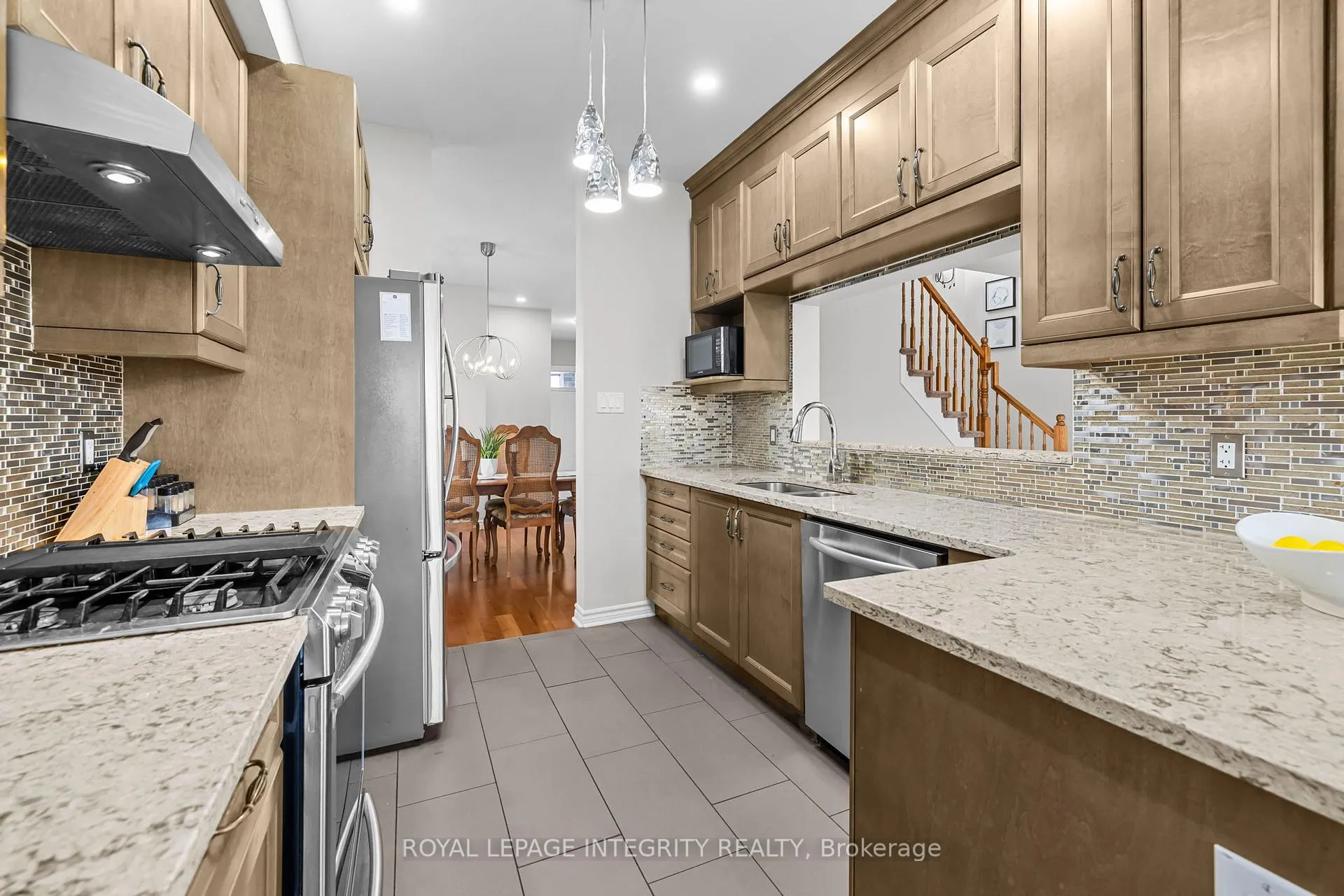 Photo 17 of 27 Orange Blossom Private, Ottawa, Blossom Park/Leitrim — HOMEH