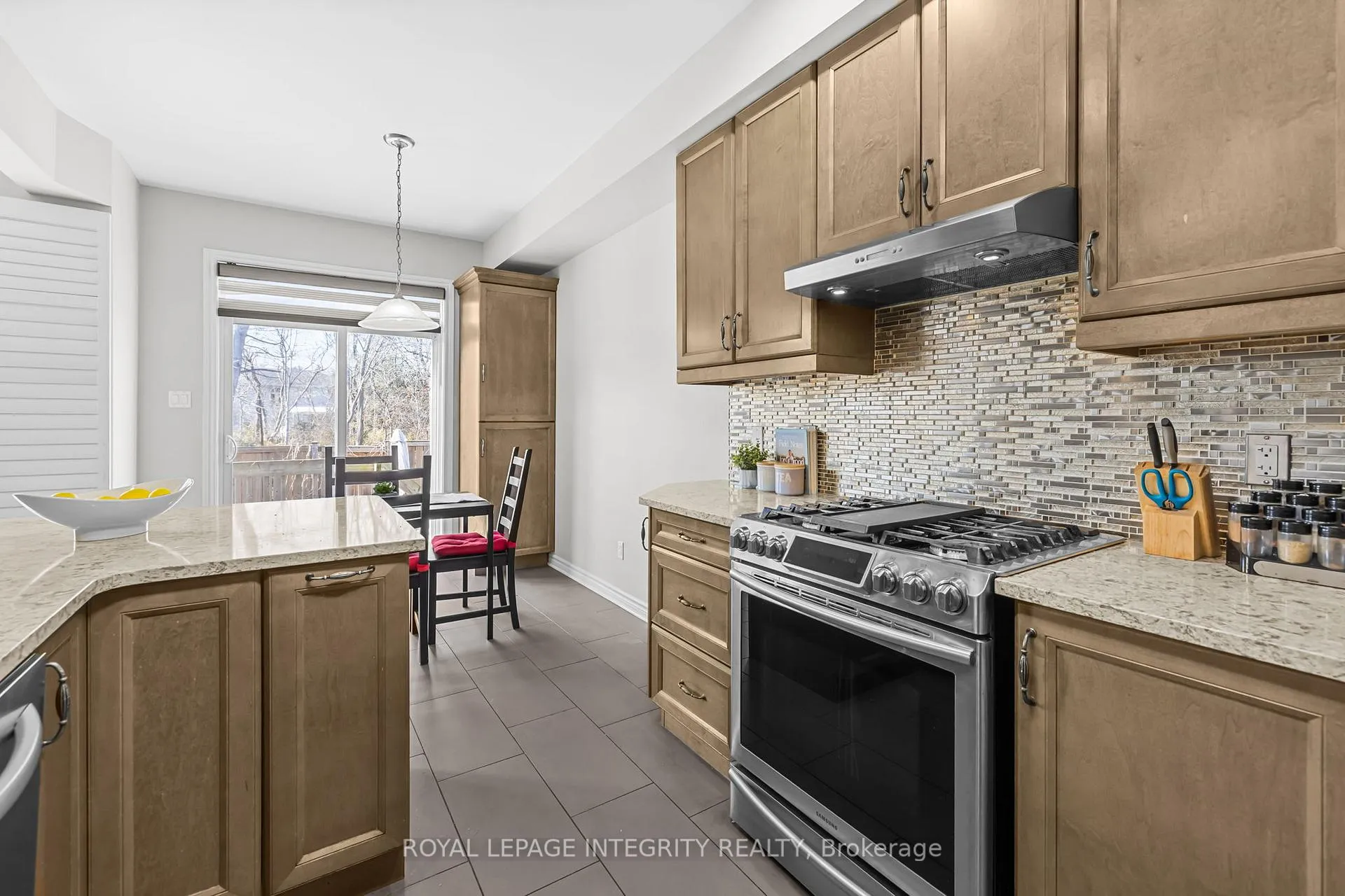 Photo 18 of 27 Orange Blossom Private, Ottawa, Blossom Park/Leitrim — HOMEH