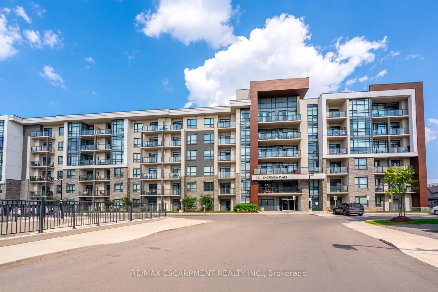 Photo 1 of Unit 419, 101 Shoreview Place, Hamilton, Lakeshore — HOMEH