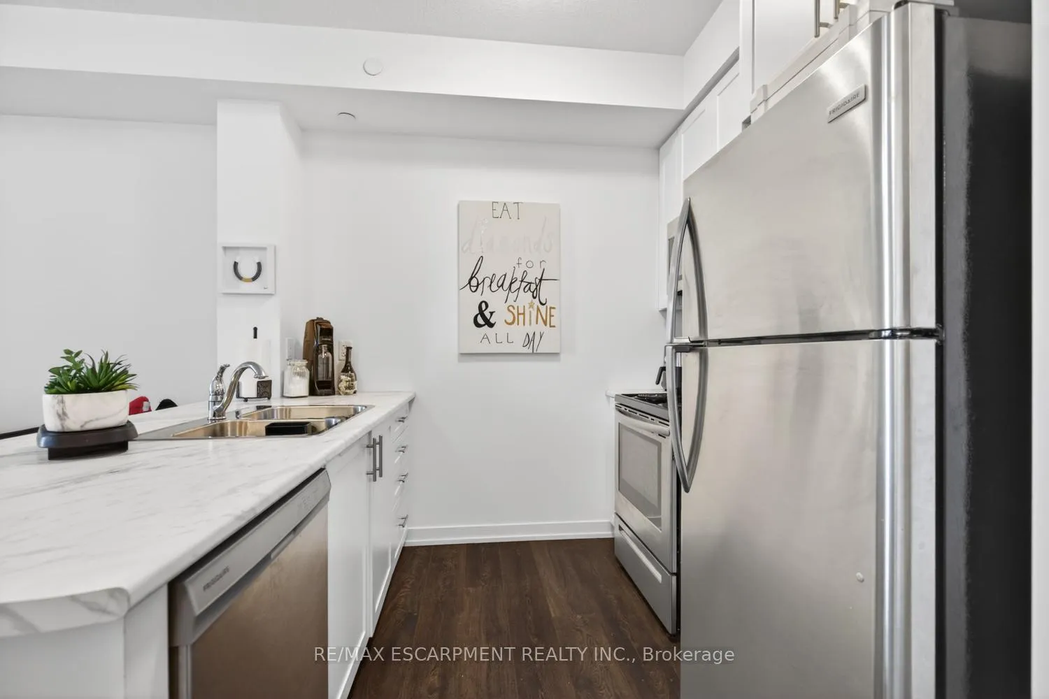 Photo 8 of Unit 419, 101 Shoreview Place, Hamilton, Lakeshore — HOMEH