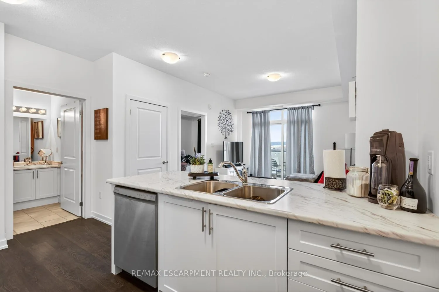 Photo 10 of Unit 419, 101 Shoreview Place, Hamilton, Lakeshore — HOMEH