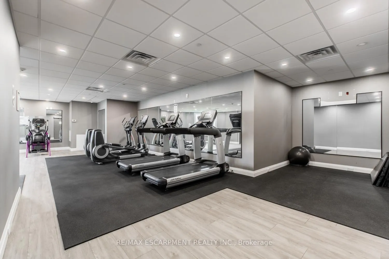 Photo 29 of Unit 419, 101 Shoreview Place, Hamilton, Lakeshore — HOMEH