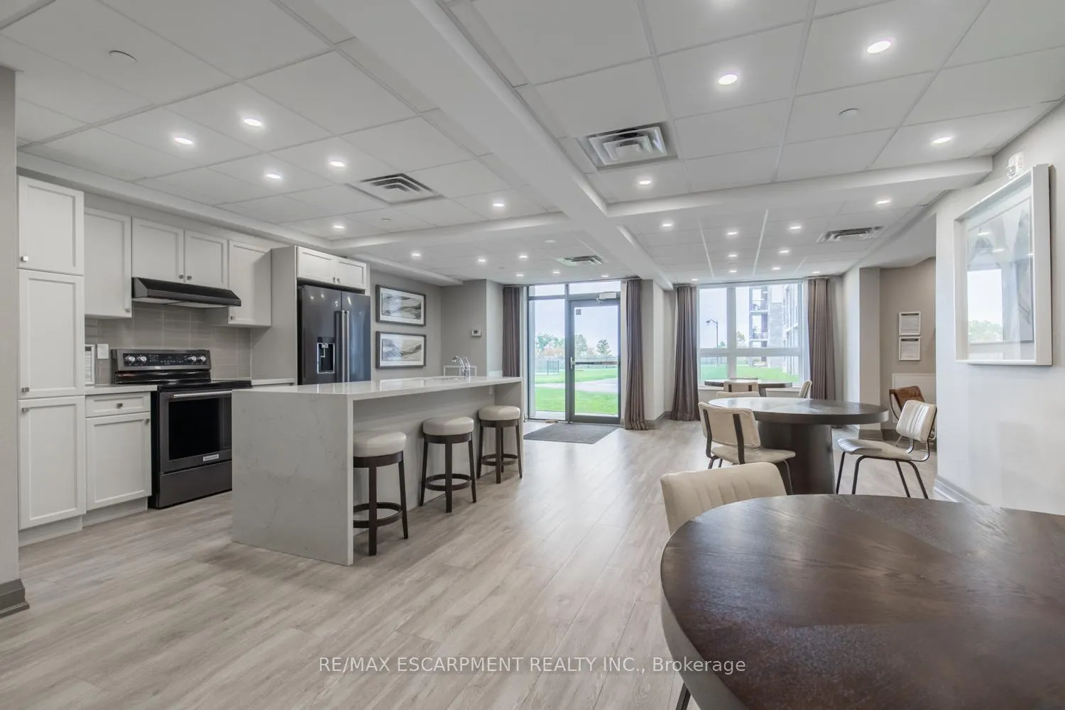 Photo 31 of Unit 419, 101 Shoreview Place, Hamilton, Lakeshore — HOMEH