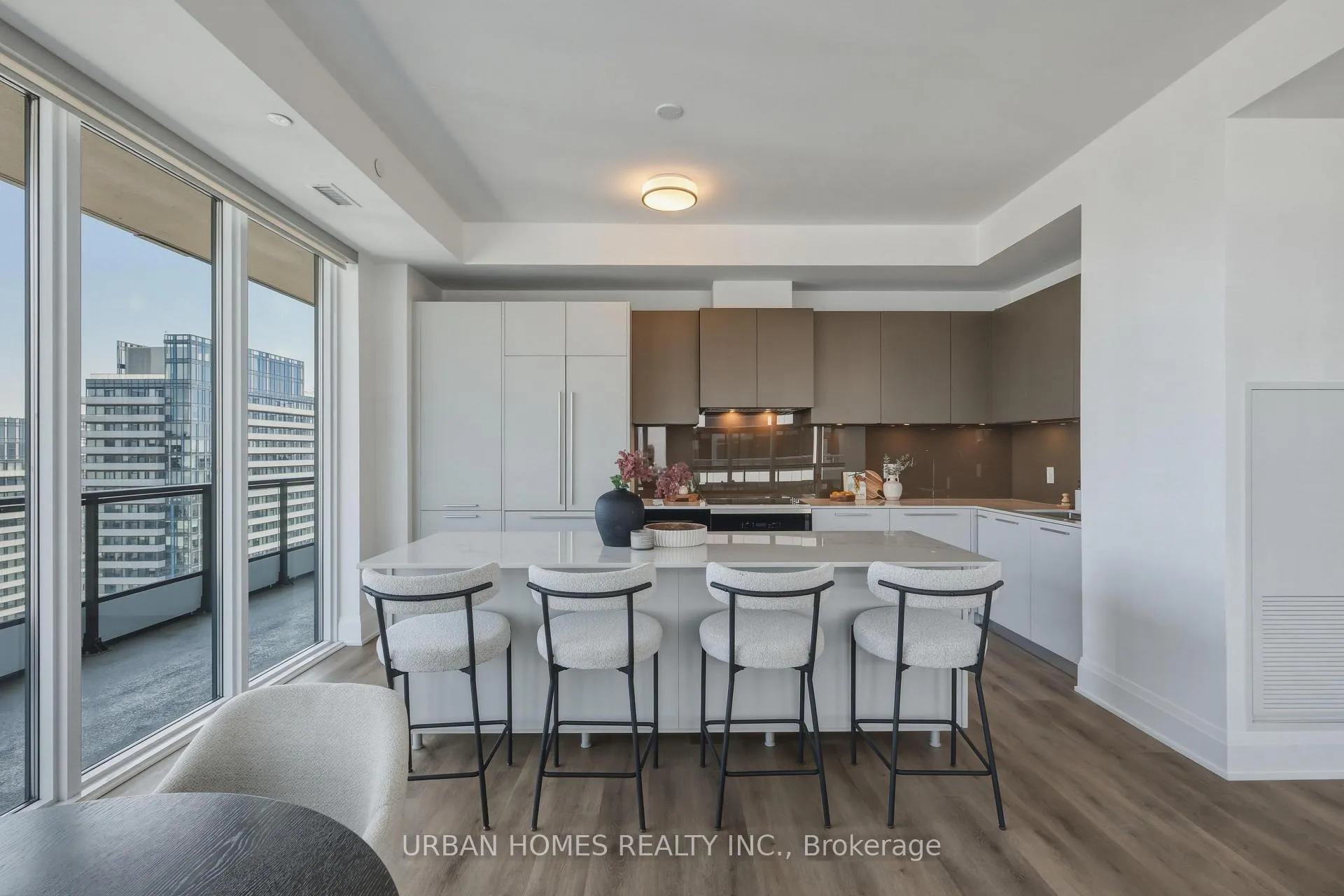 Photo 3 of Unit 3601, 65 Broadway Avenue, Toronto, Mount Pleasant West — HOMEH