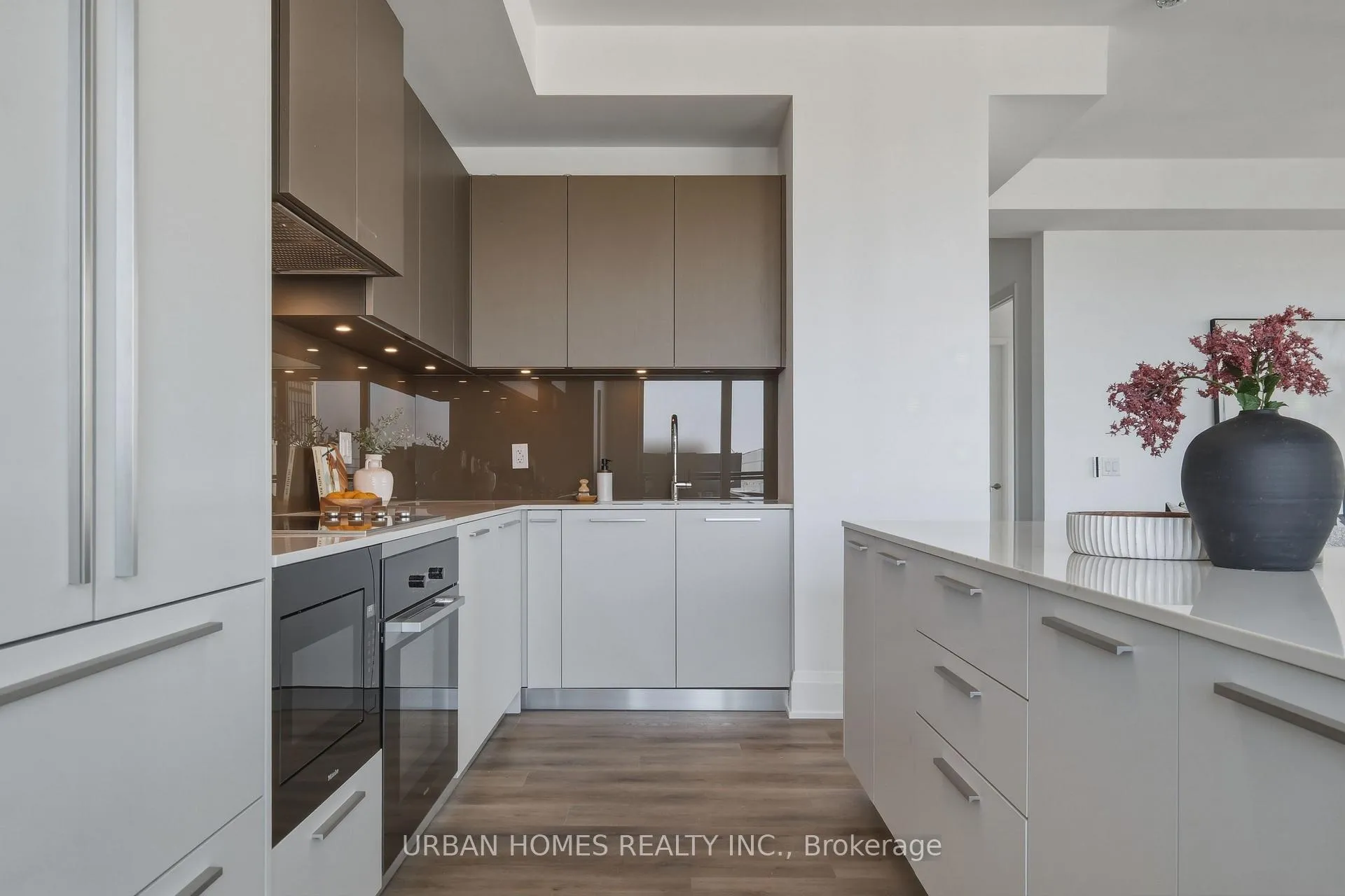 Photo 4 of Unit 3601, 65 Broadway Avenue, Toronto, Mount Pleasant West — HOMEH