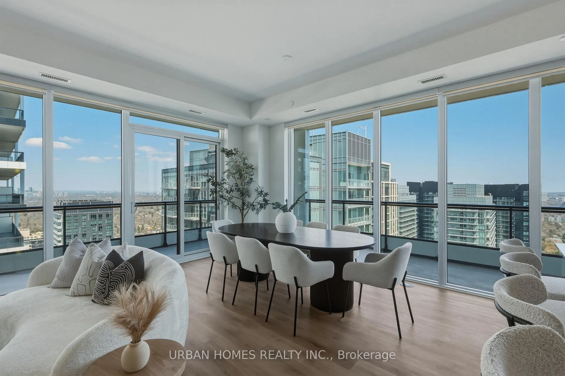 Photo 5 of Unit 3601, 65 Broadway Avenue, Toronto, Mount Pleasant West — HOMEH