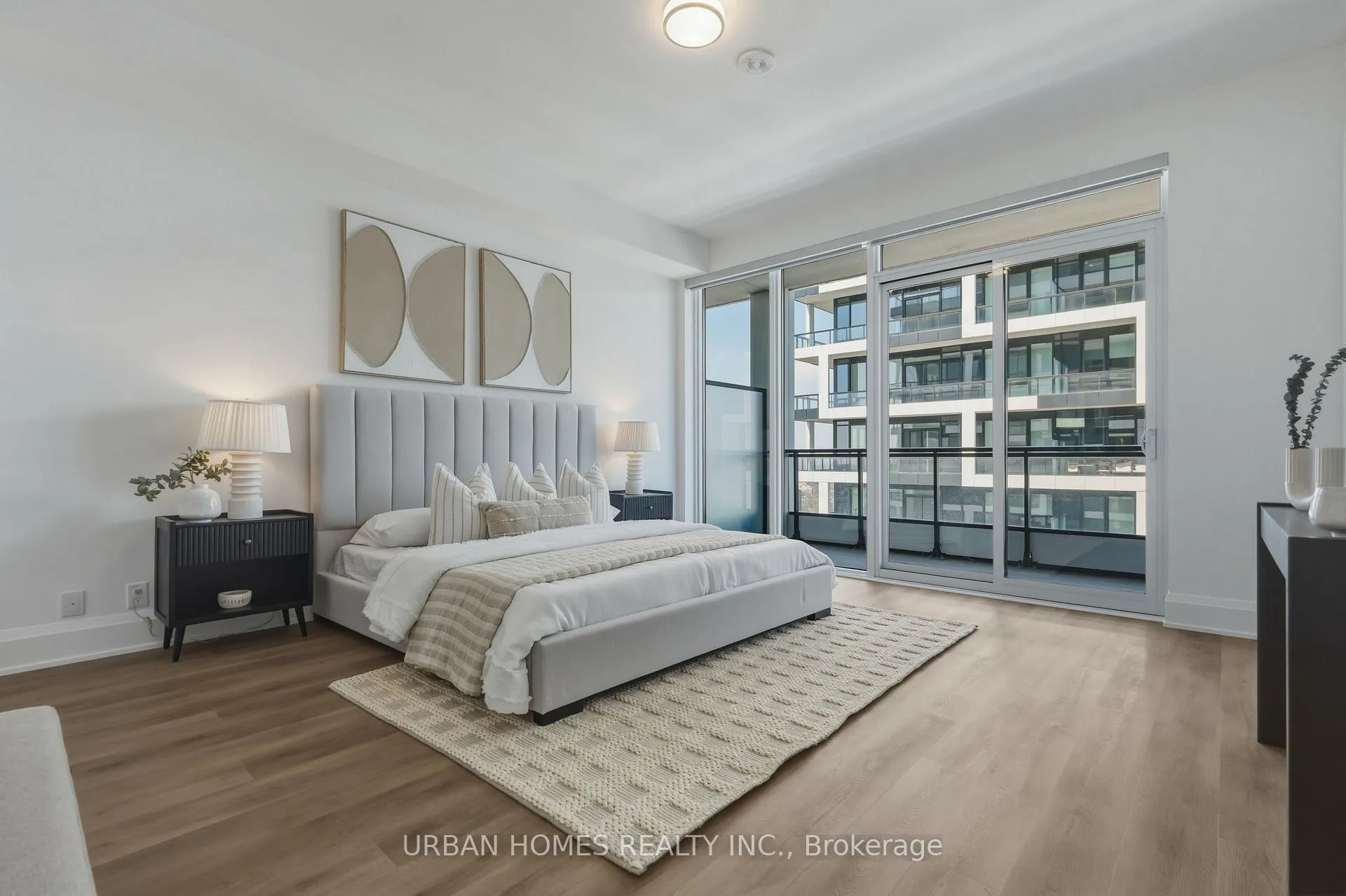 Photo 6 of Unit 3601, 65 Broadway Avenue, Toronto, Mount Pleasant West — HOMEH