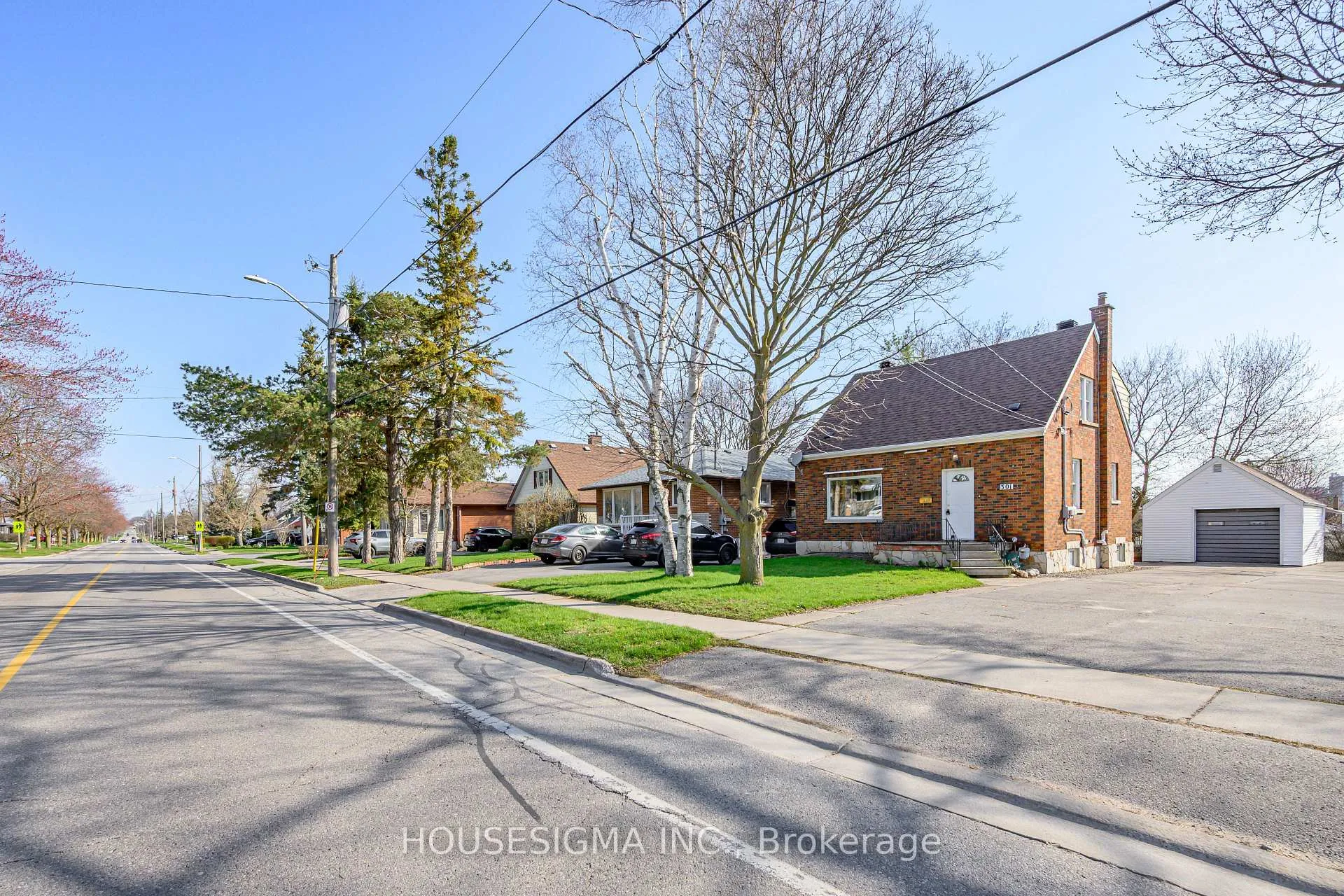 Photo 2 of 301 Gibbons Street, Oshawa, McLaughlin — HOMEH