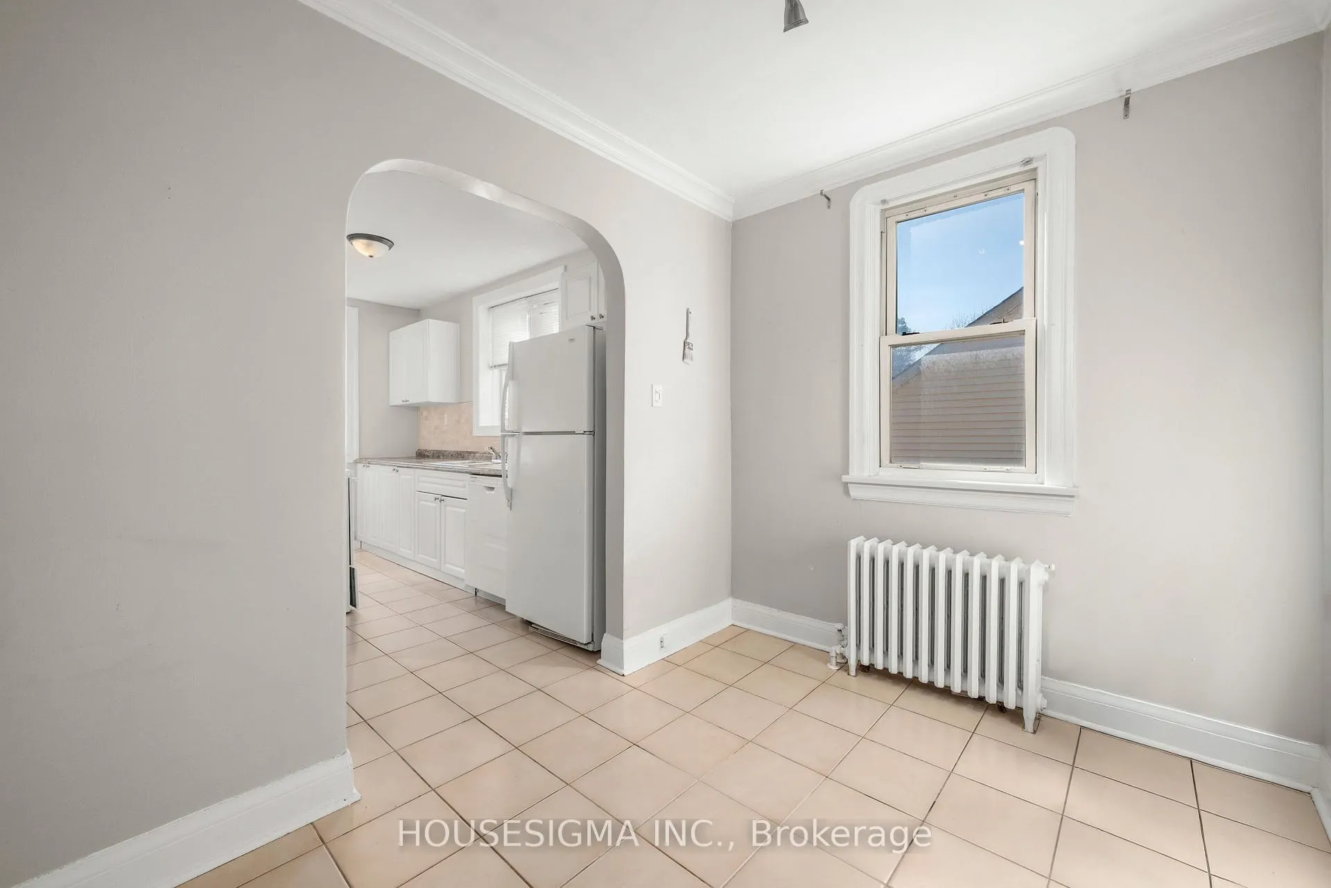 Photo 4 of 301 Gibbons Street, Oshawa, McLaughlin — HOMEH