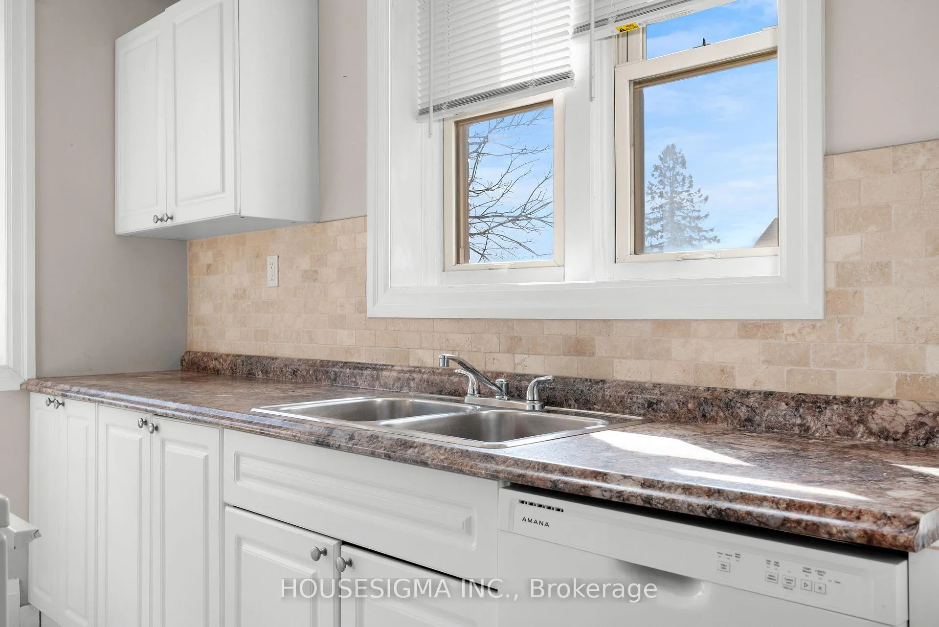 Photo 6 of 301 Gibbons Street, Oshawa, McLaughlin — HOMEH