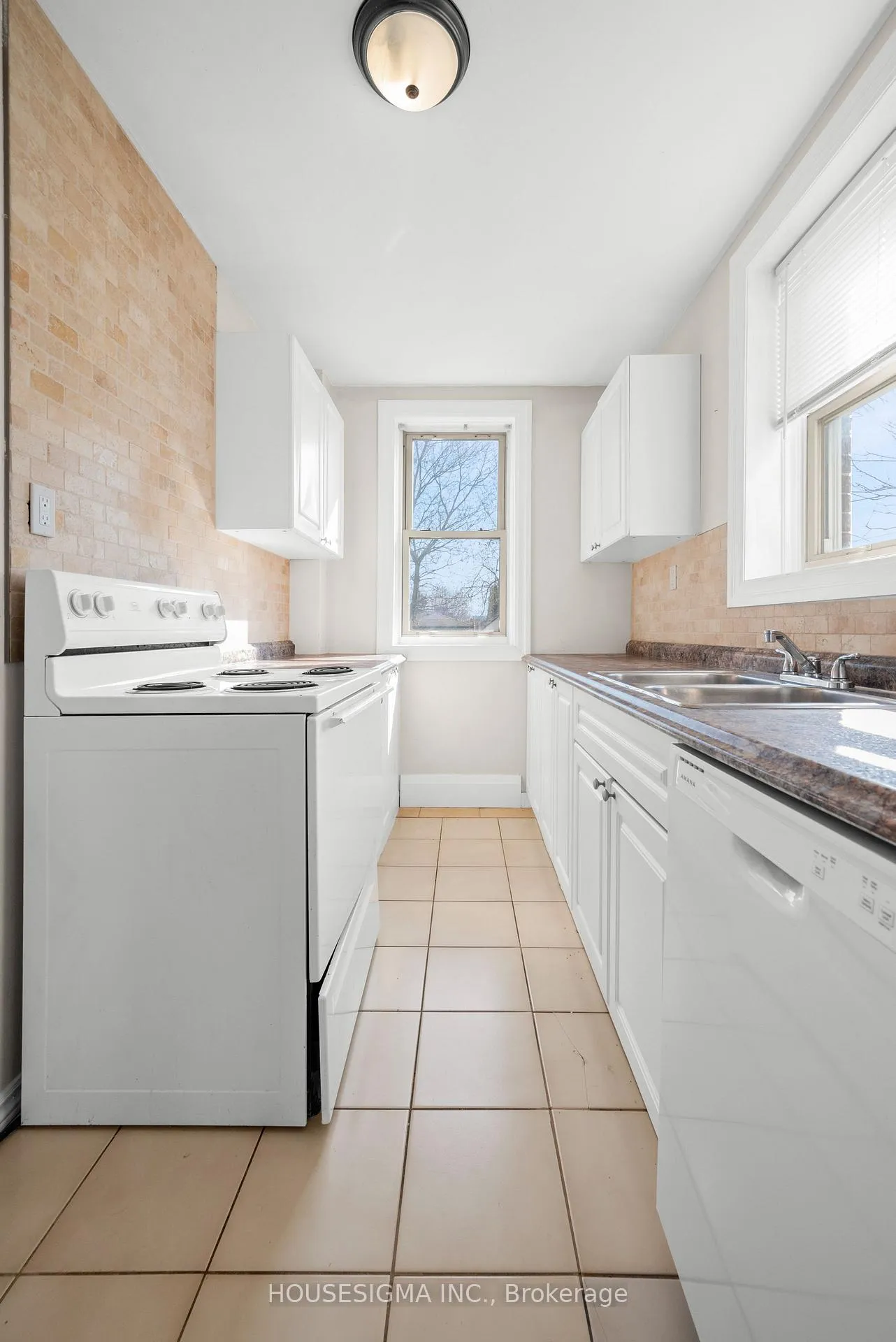 Photo 7 of 301 Gibbons Street, Oshawa, McLaughlin — HOMEH