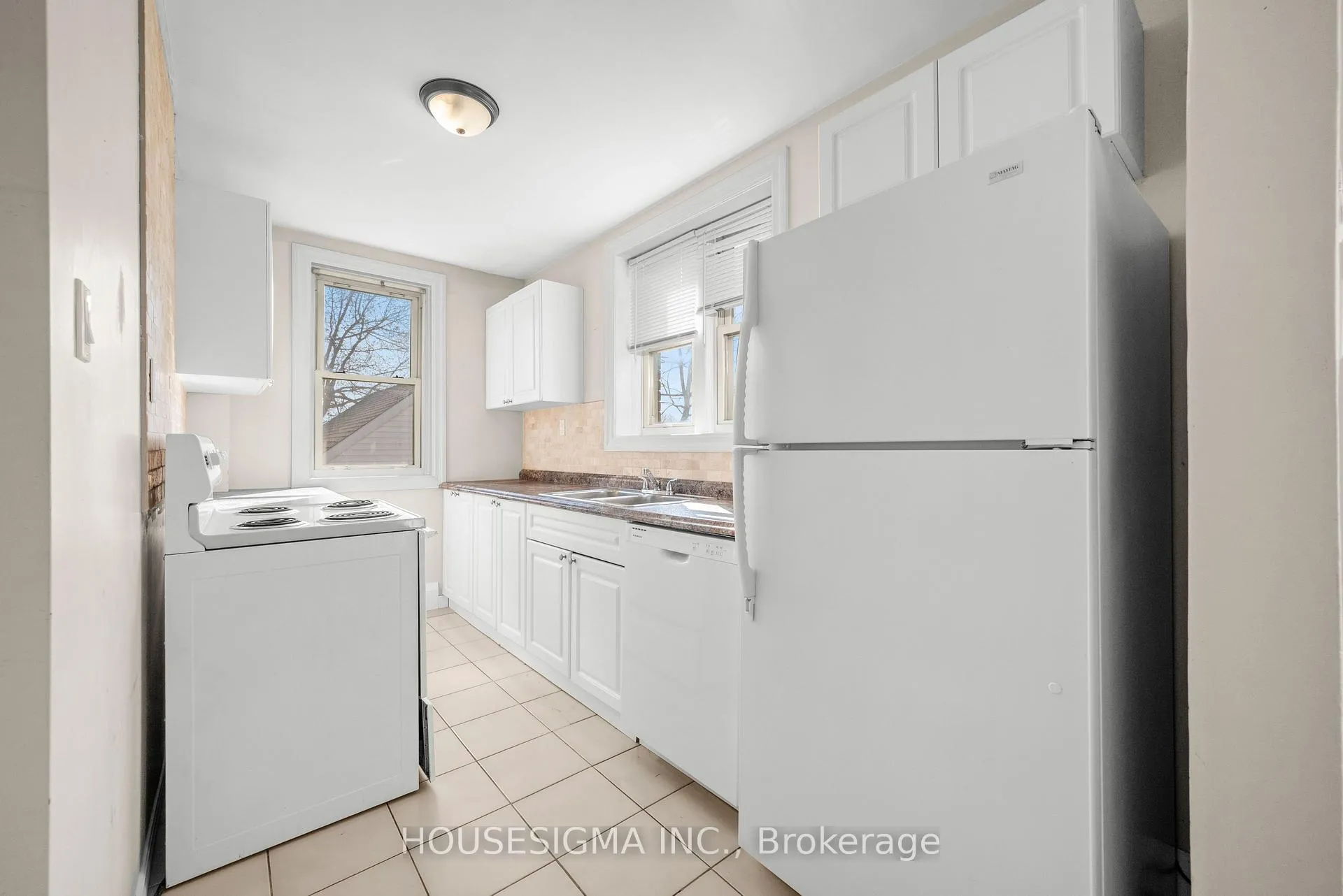 Photo 8 of 301 Gibbons Street, Oshawa, McLaughlin — HOMEH
