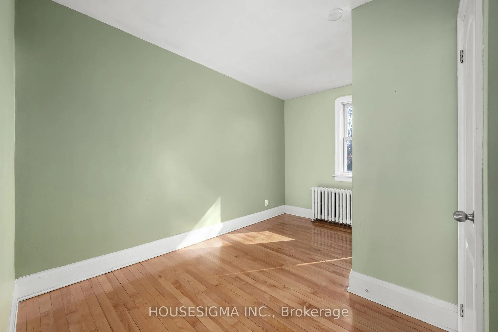 Photo 13 of 301 Gibbons Street, Oshawa, McLaughlin — HOMEH