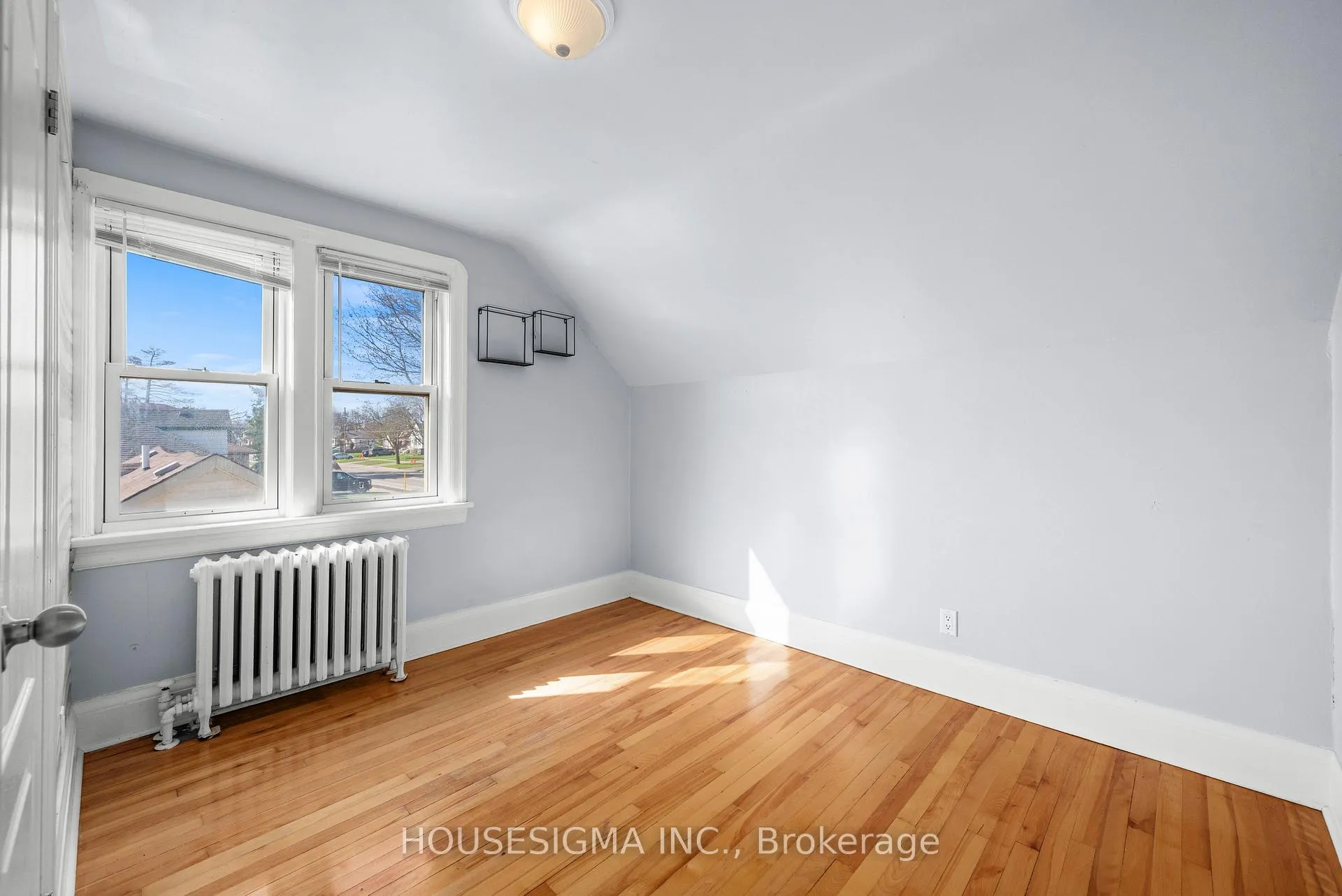 Photo 19 of 301 Gibbons Street, Oshawa, McLaughlin — HOMEH