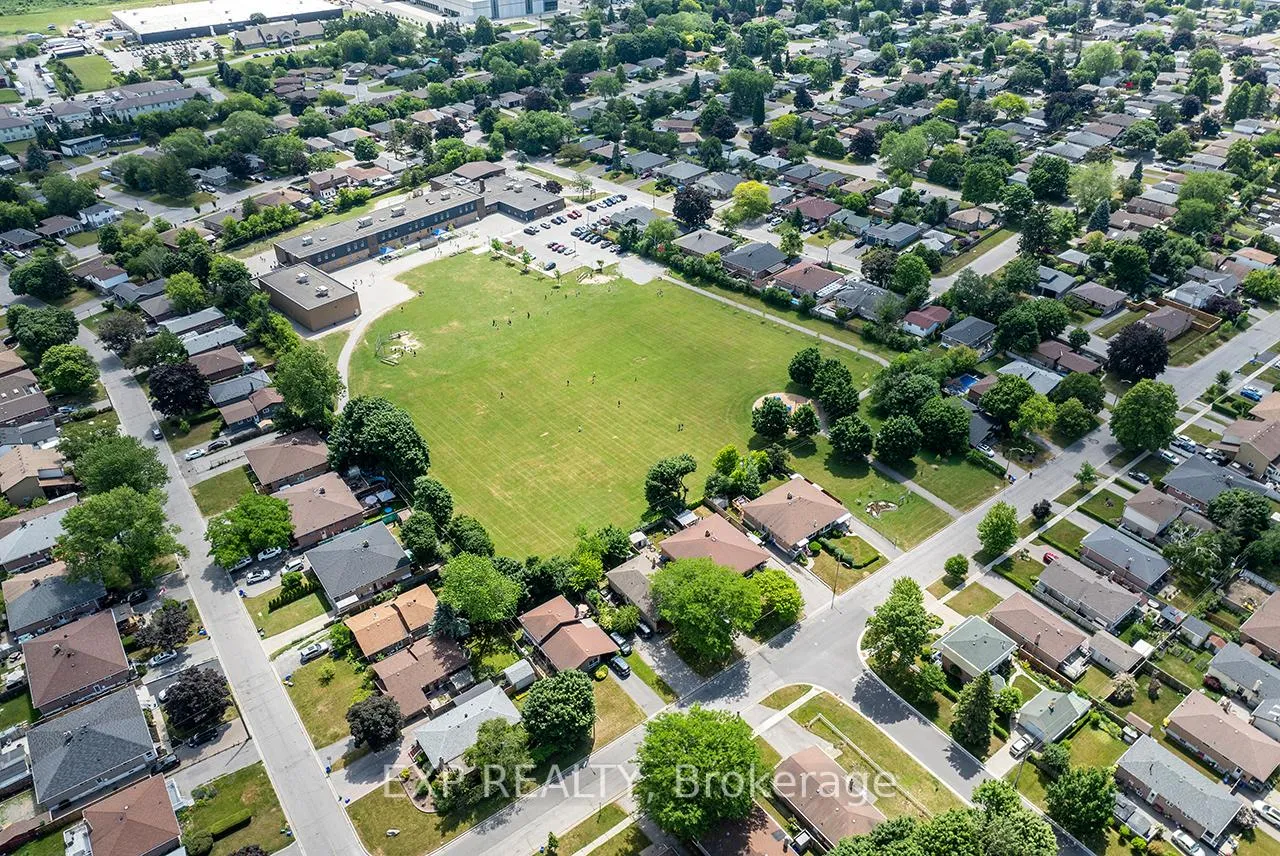 Photo 40 of 854 Antonio Street, Pickering, Bay Ridges — HOMEH