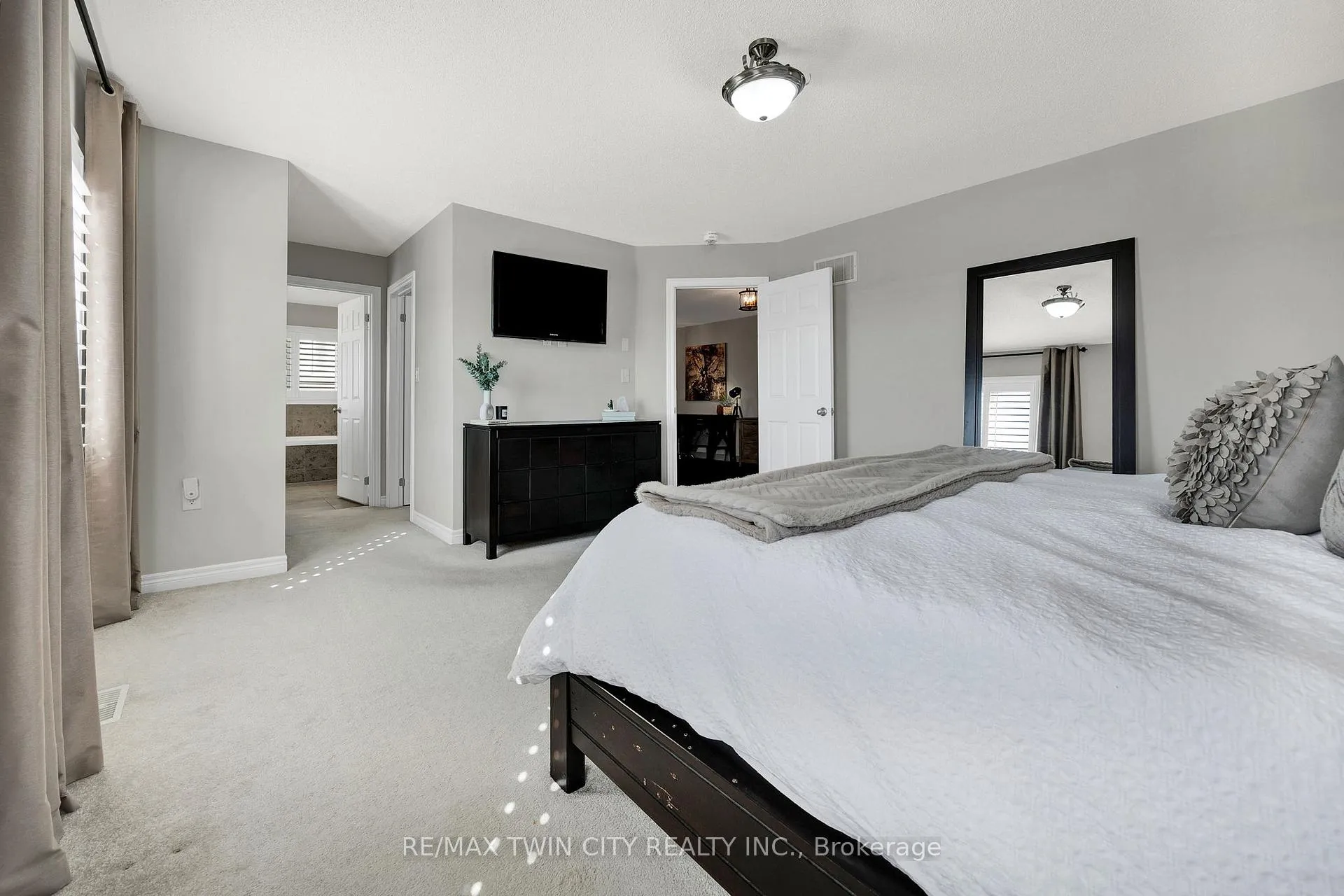 Photo 13 of 15 Pieter Vos Drive, Kitchener — HOMEH