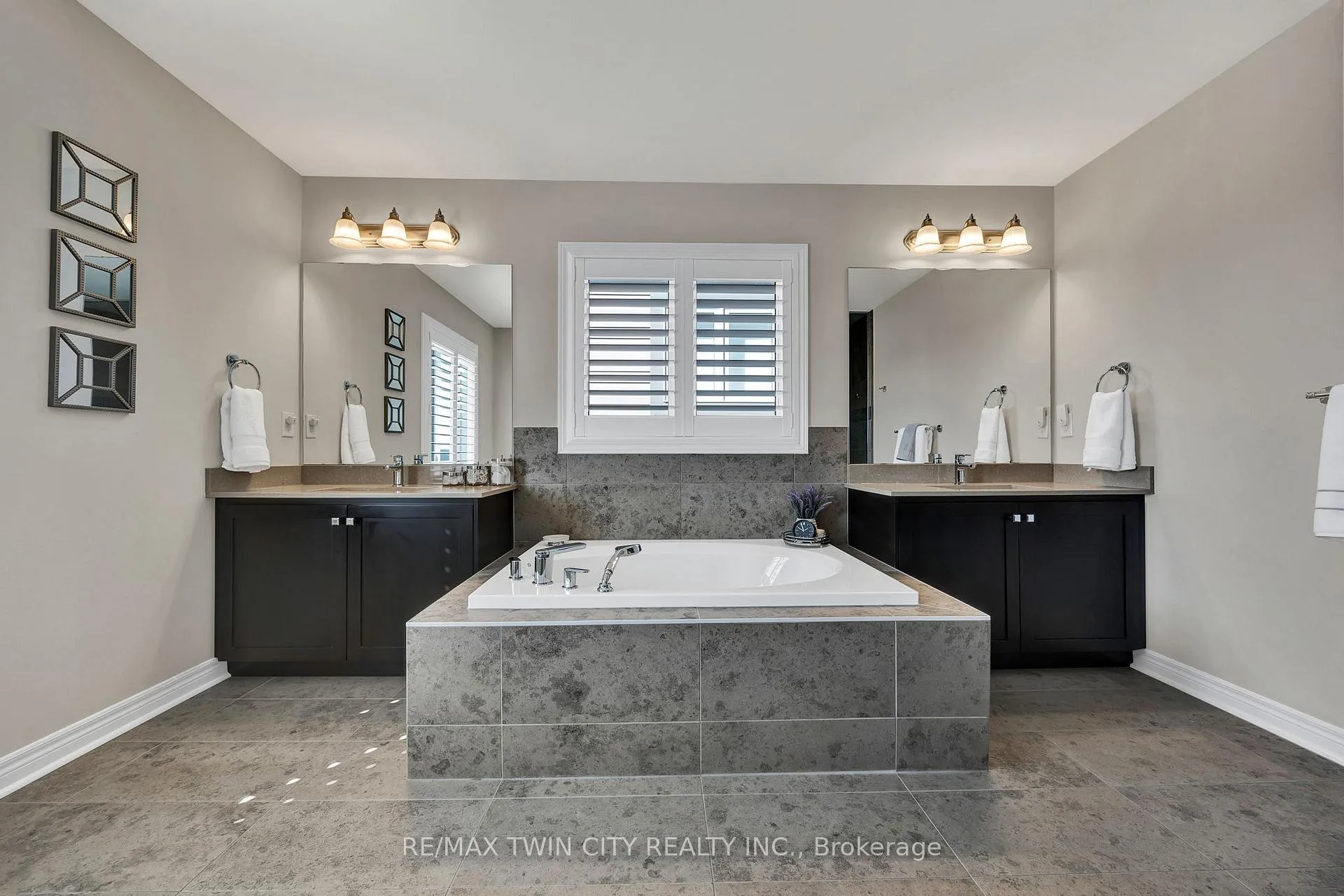 Photo 14 of 15 Pieter Vos Drive, Kitchener — HOMEH