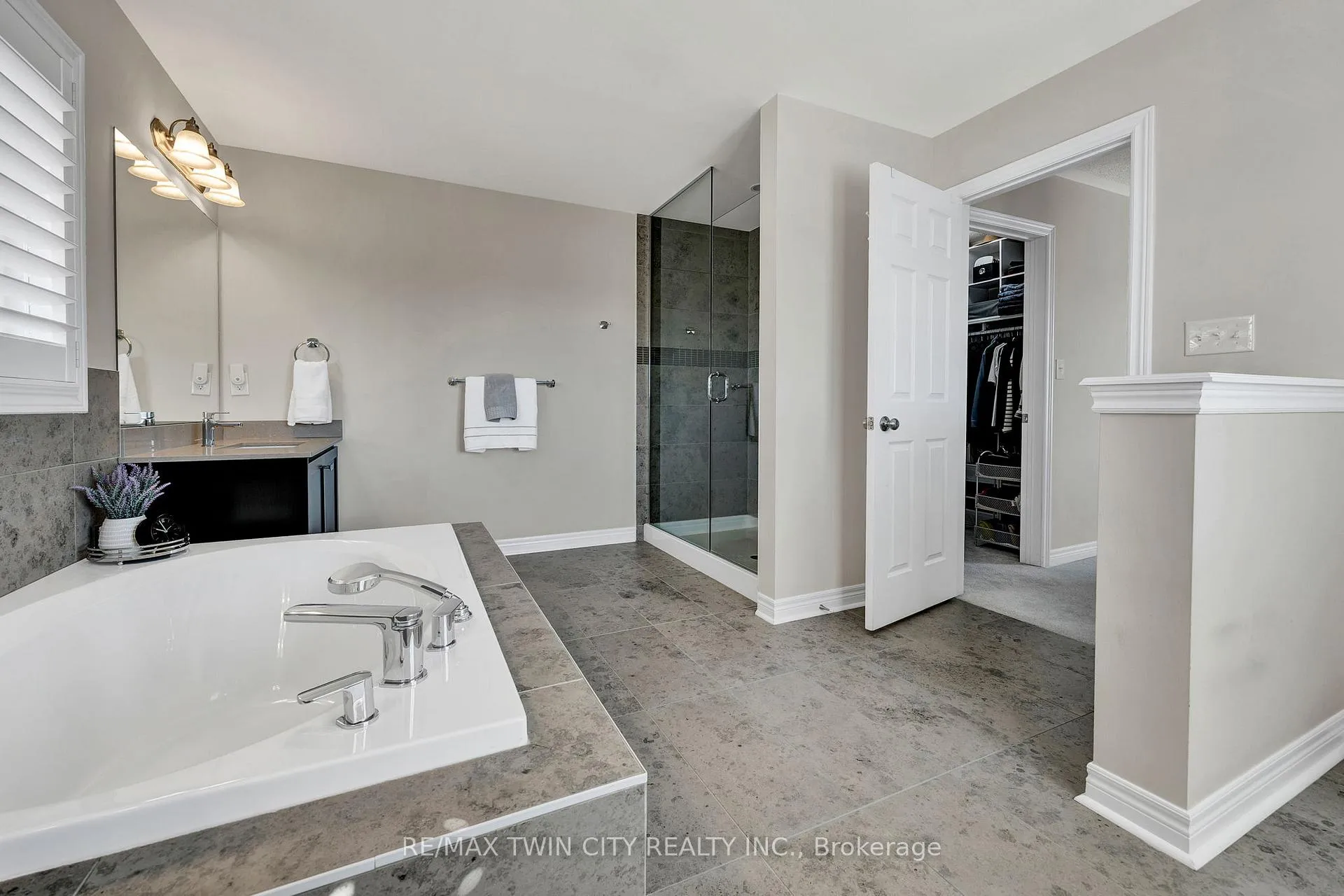 Photo 15 of 15 Pieter Vos Drive, Kitchener — HOMEH