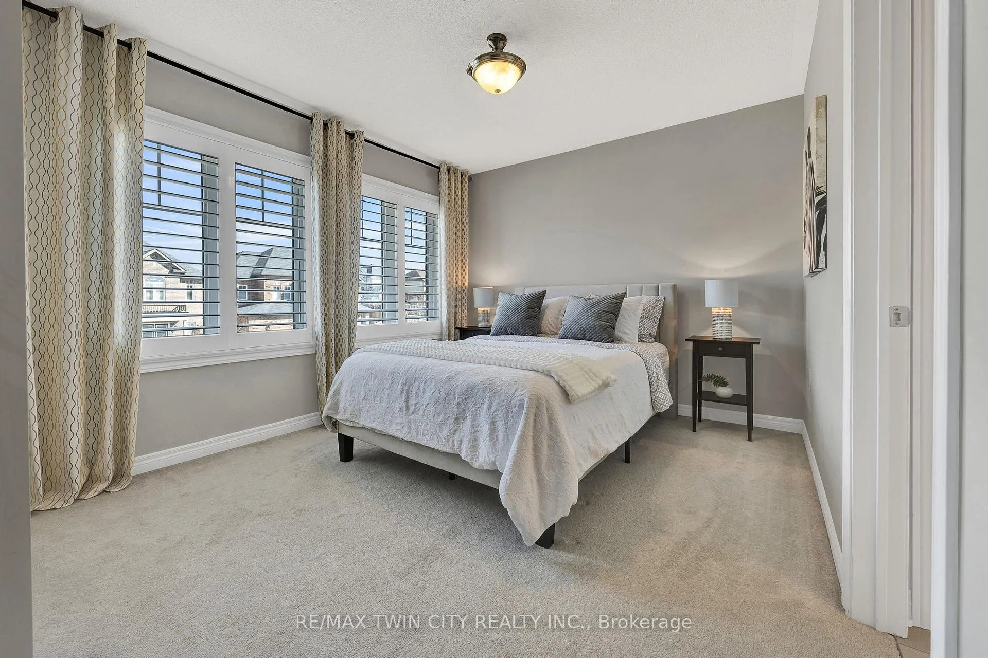 Photo 17 of 15 Pieter Vos Drive, Kitchener — HOMEH