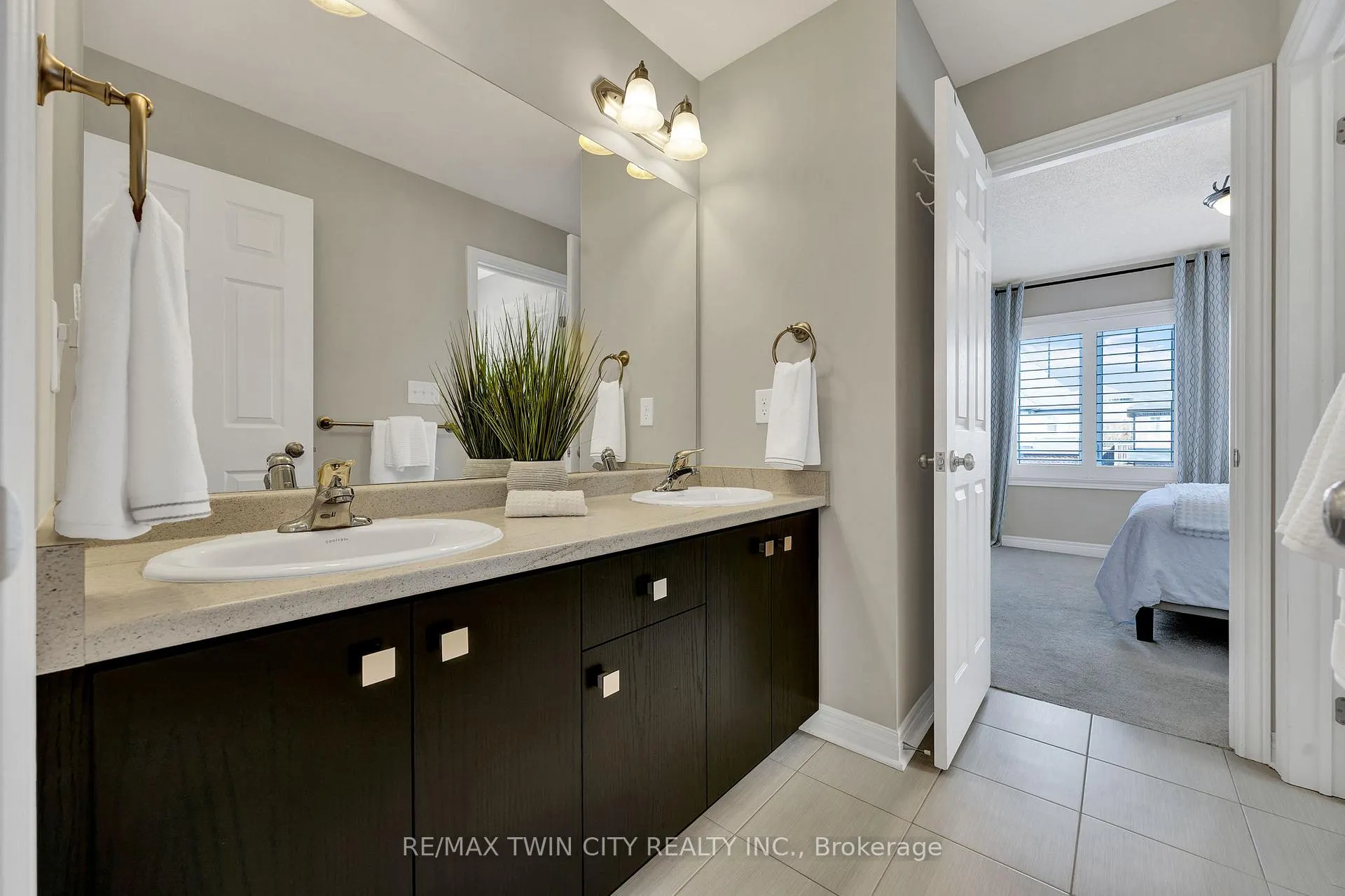 Photo 21 of 15 Pieter Vos Drive, Kitchener — HOMEH